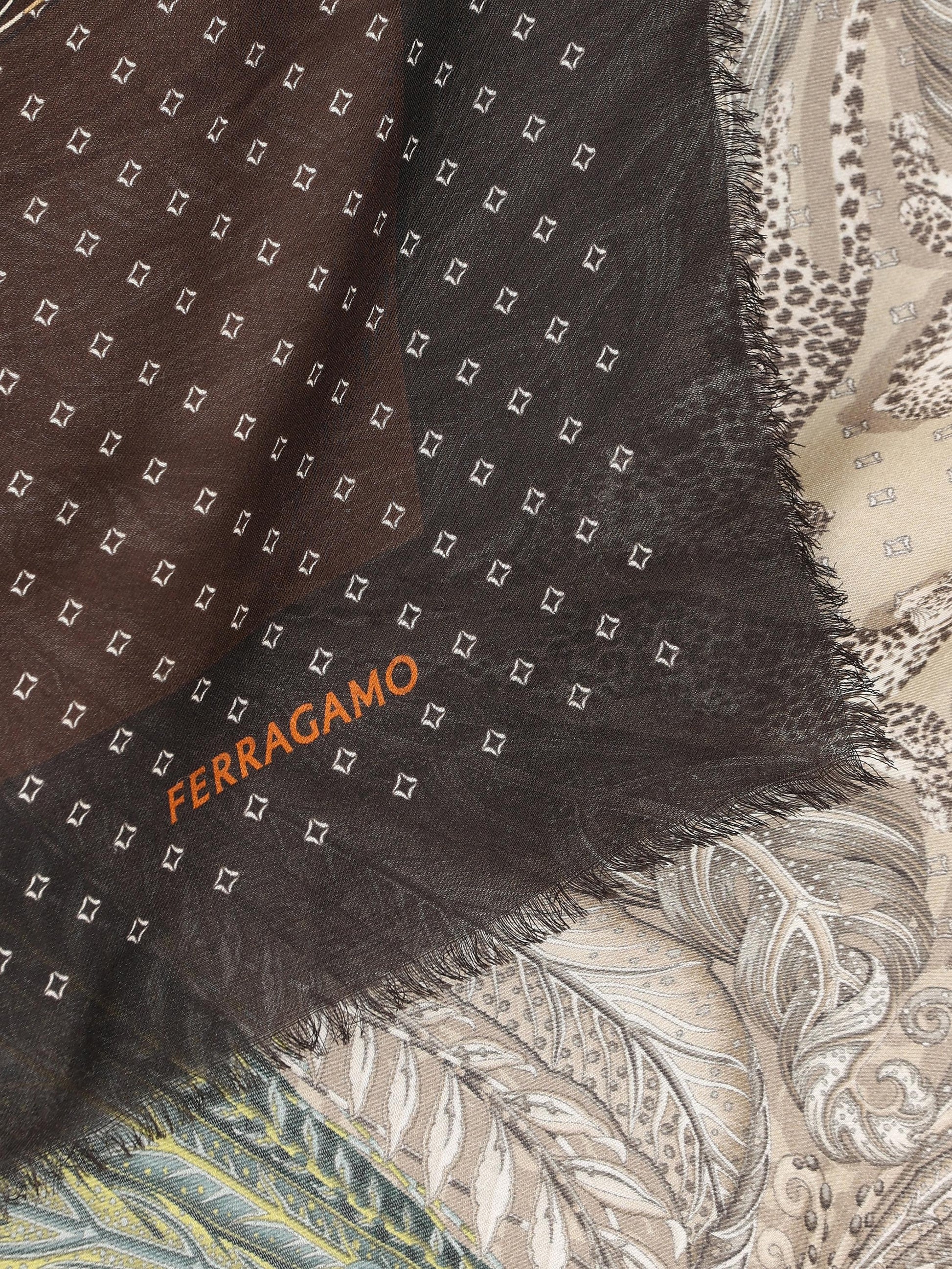 Stola realizzata in cashmere. 321155 785640002 SALVATORE FERRAGAMO 