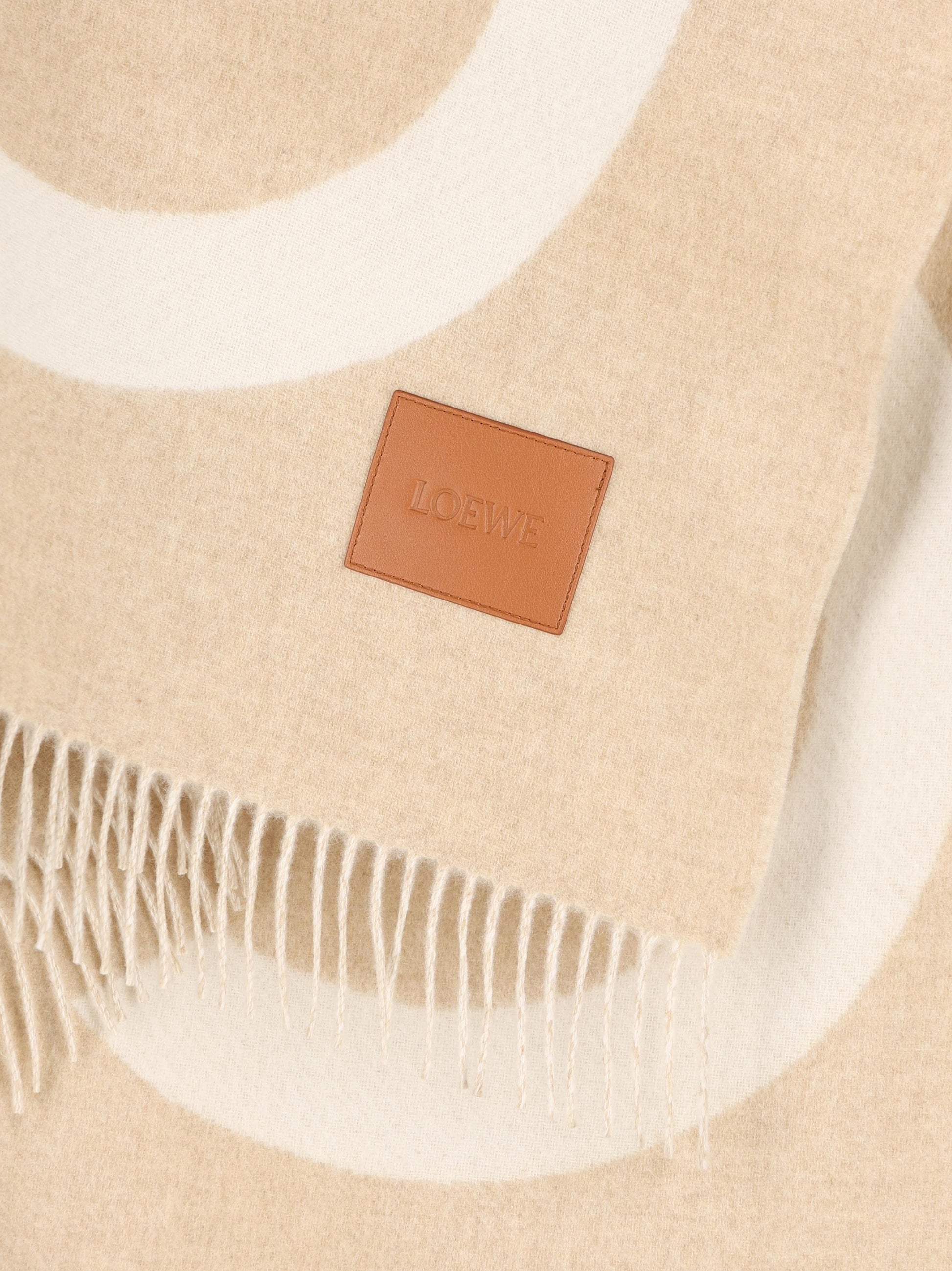 Coperta realizzata in lana e cashmere. TSF3HM1W02 2692 LOEWE 