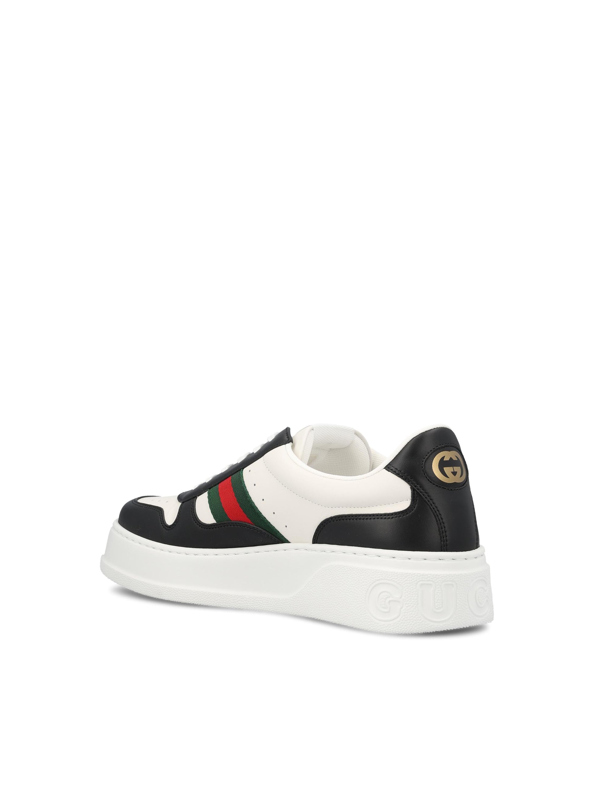Sneakers realizzate in pelle. 848317 AAE0H1097 GUCCI 