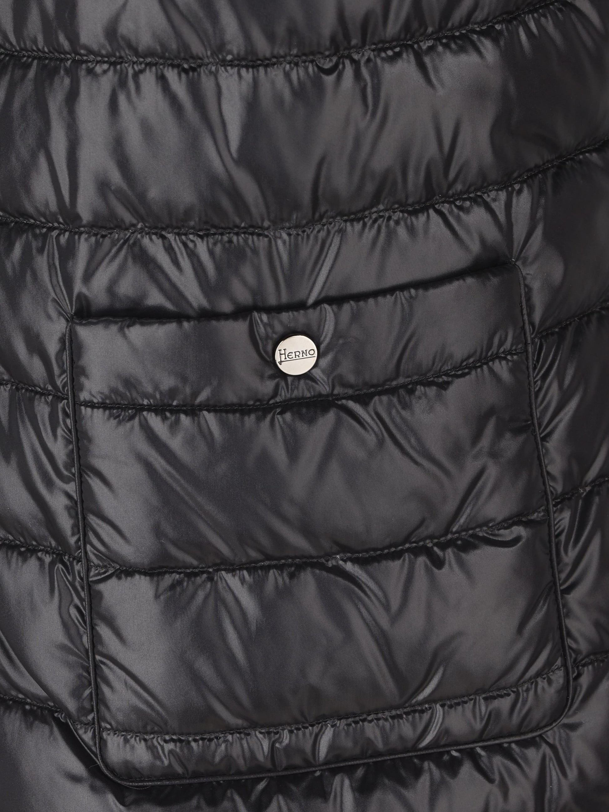 Piumino realizzato in poliammide. PI002039D 12017Z9300 HERNO 