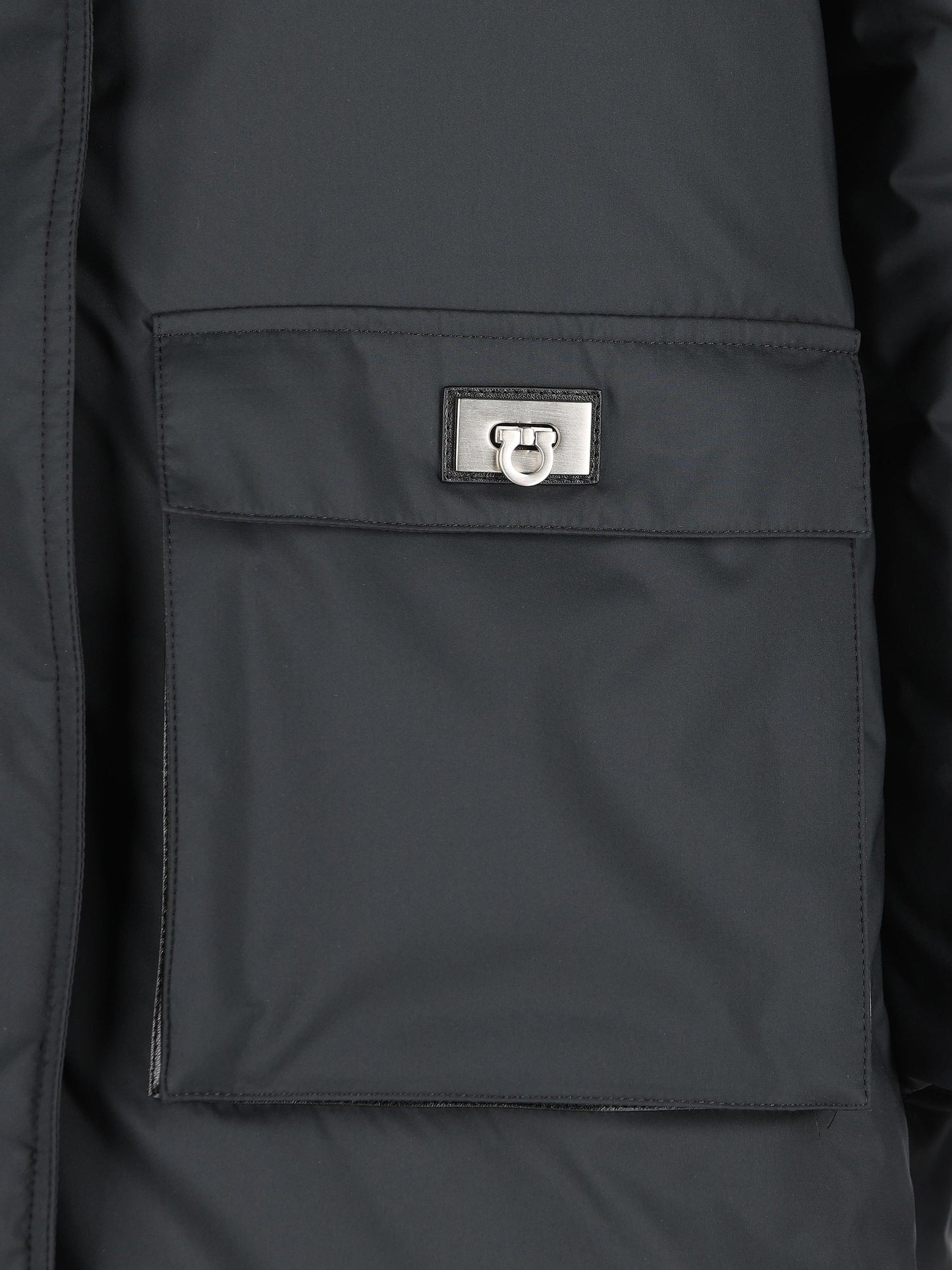 Parka realizzato in poliammide. 13I014 791895002 SALVATORE FERRAGAMO 