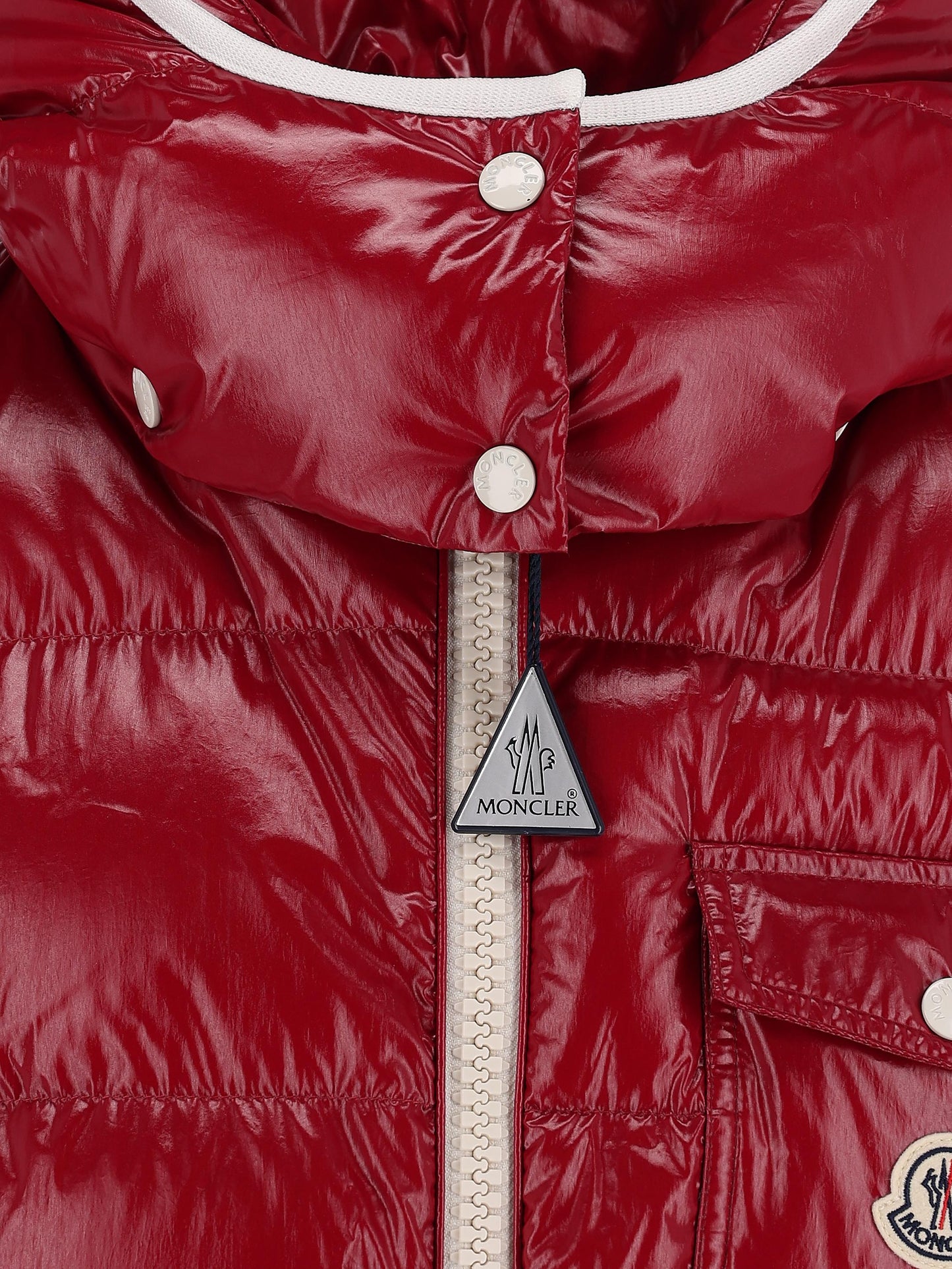 Giacca realizzata in poliammide. W1A00094 597EU470 MONCLER 