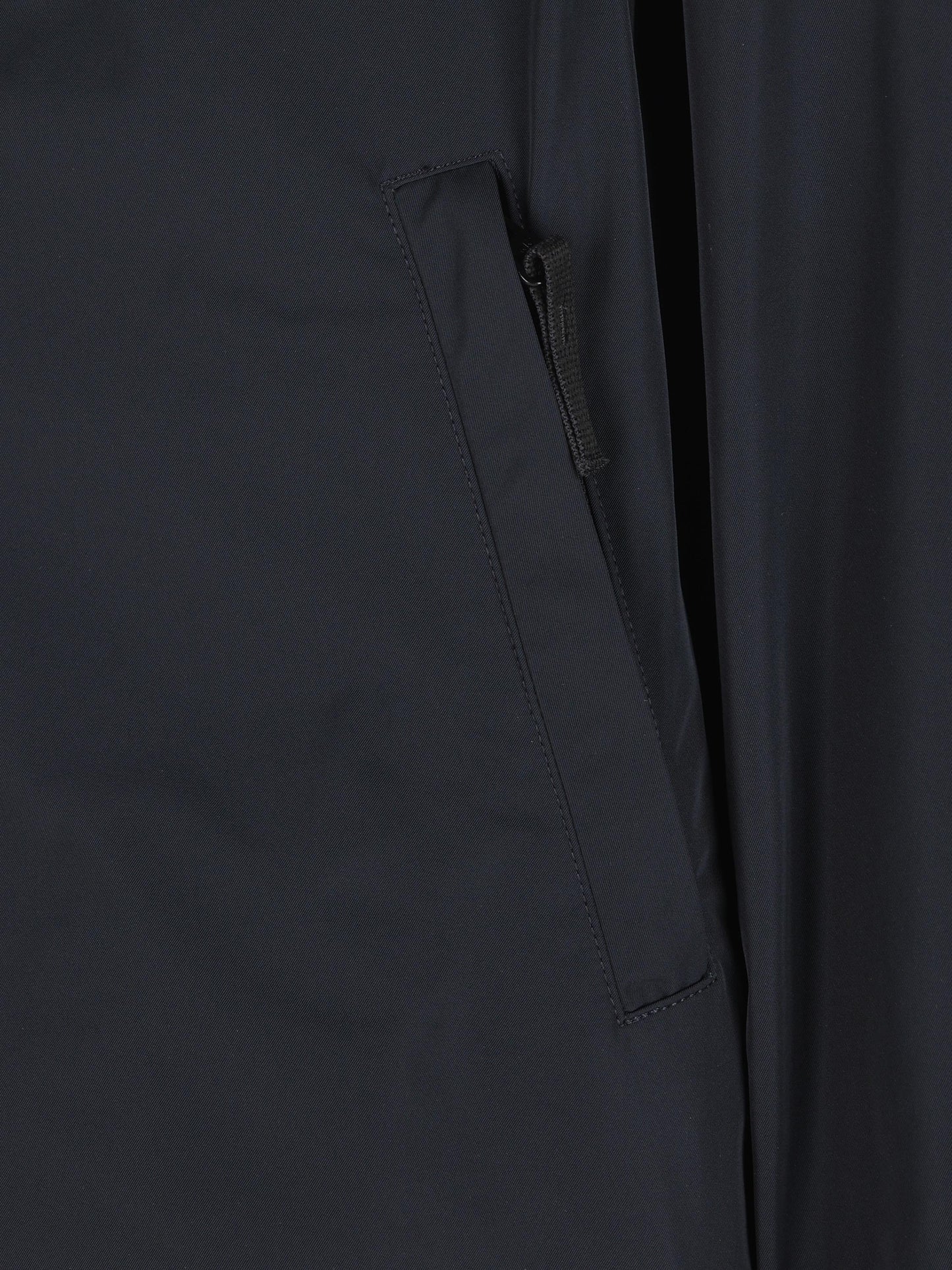 Giacca realizzata in poliestere. 4100033 S0026V0020 STONE ISLAND 