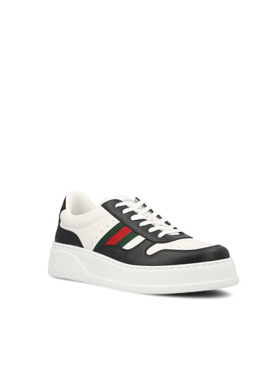 Sneakers realizzate in pelle. 848317 AAE0H1097 GUCCI 