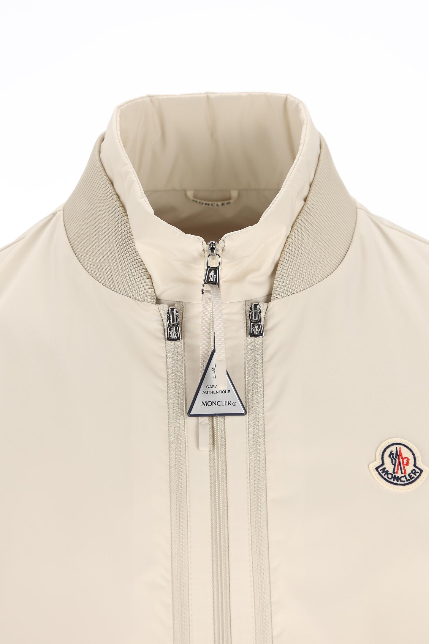 Giacca realizzata in poliestere. M1A00108 597YW20F MONCLER 
