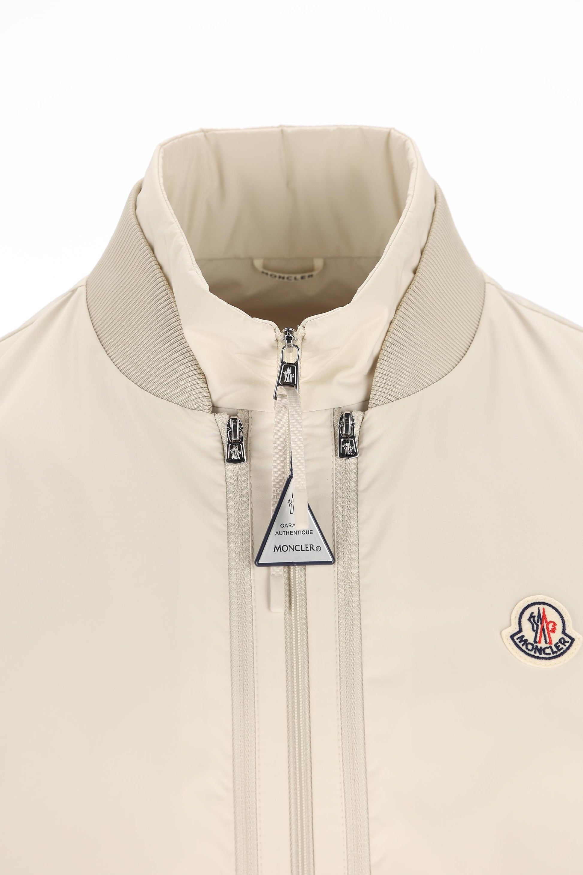 Giacca realizzata in poliestere. M1A00108 597YW20F MONCLER 