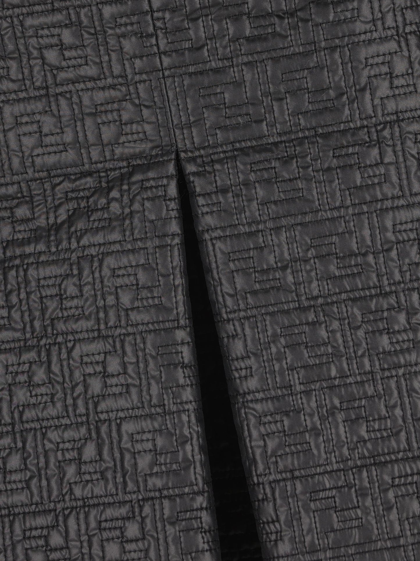 Gonna realizzata in nylon trapuntato. FAB407 AT9CF0GME FENDI 