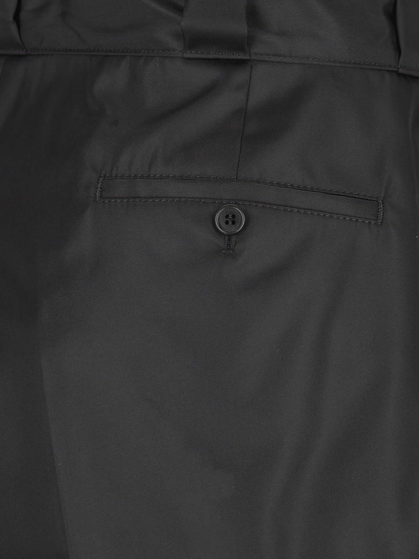 Bermuda realizzati in re-nylon. SPG32 1WQ8F0002 PRADA 