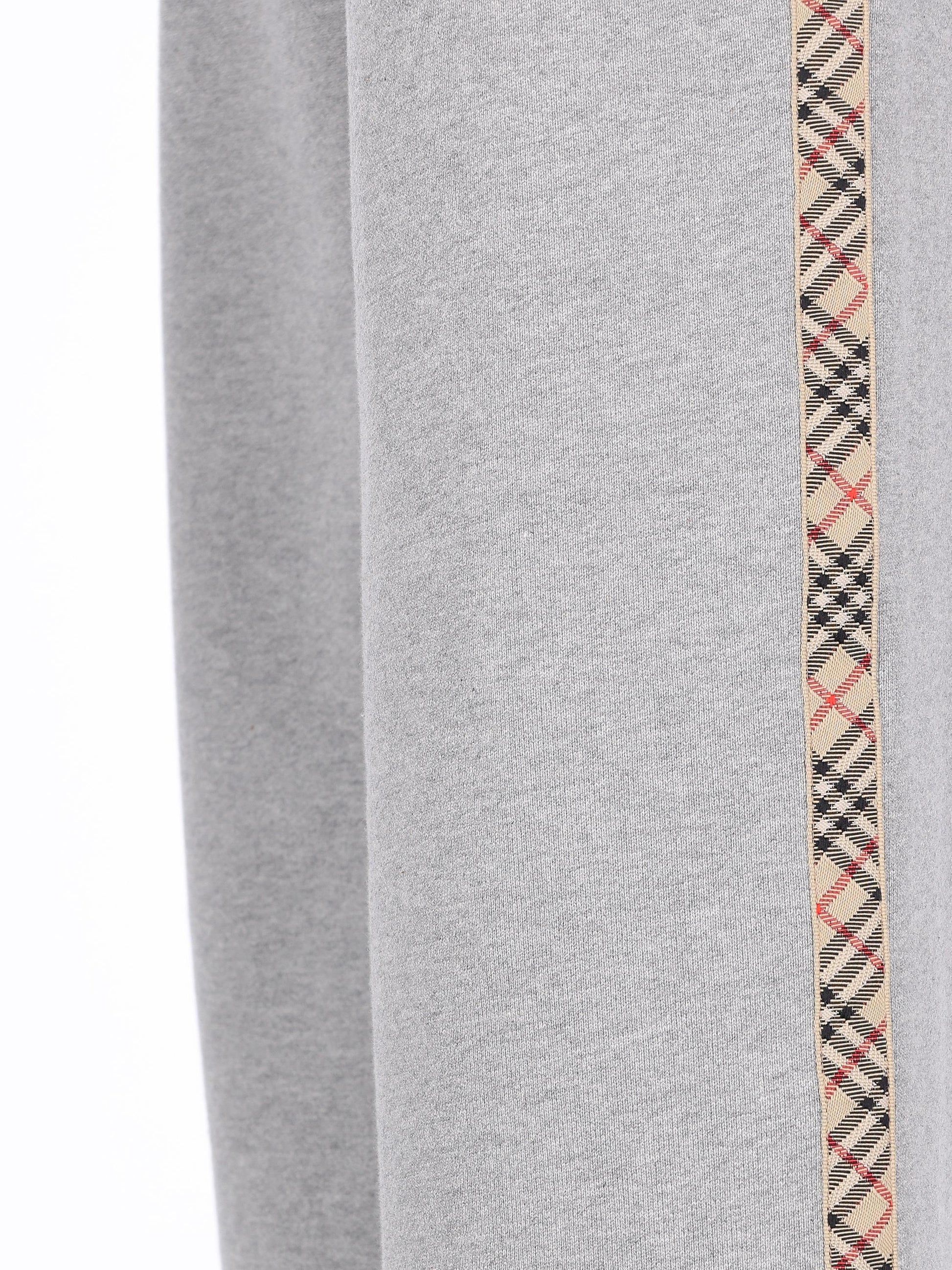 Pantaloni realizzati in cotone. 8118974 A2142 BURBERRY 