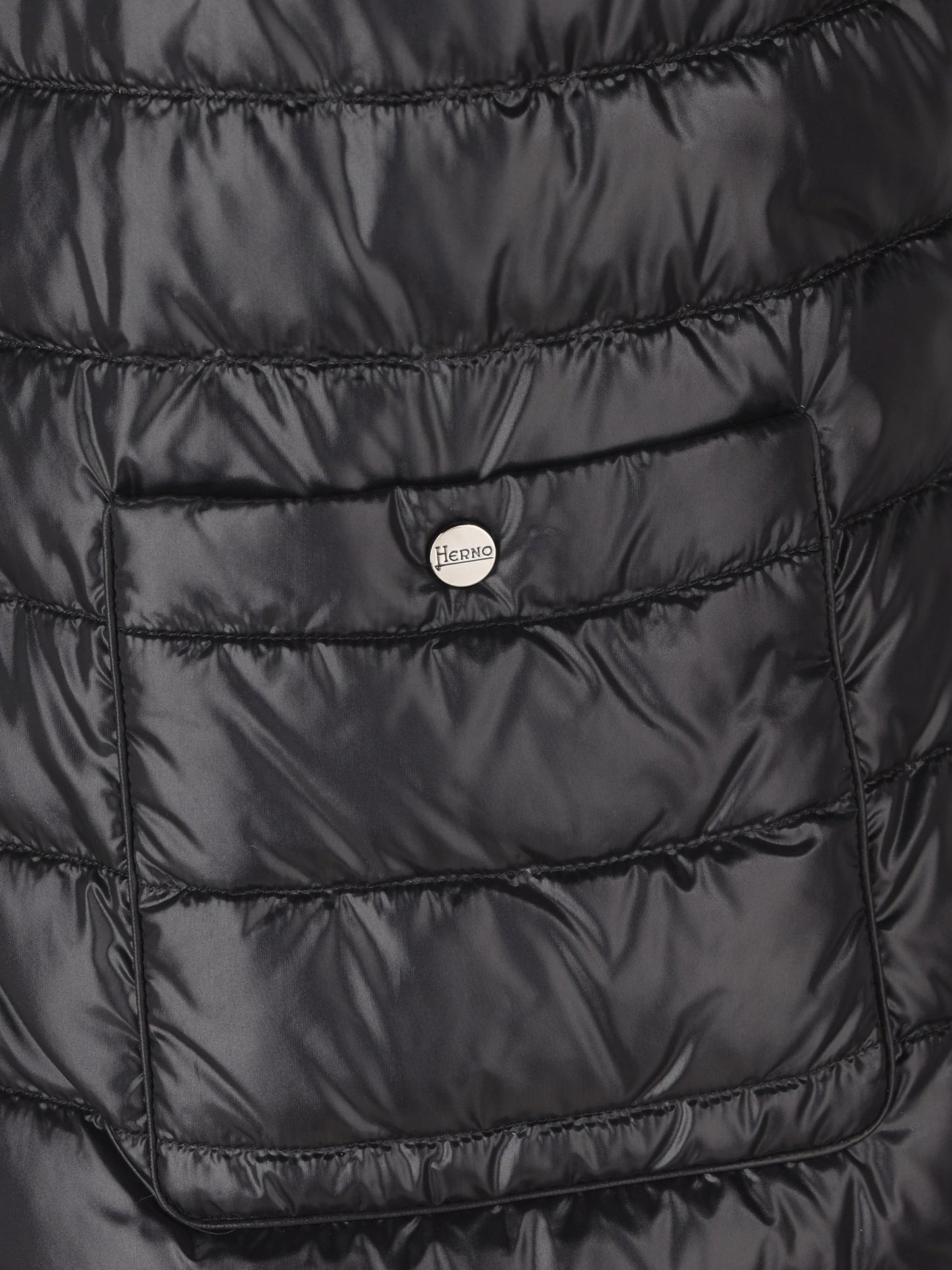 Piumino realizzato in poliammide. PI002039D 12017Z9300 HERNO 