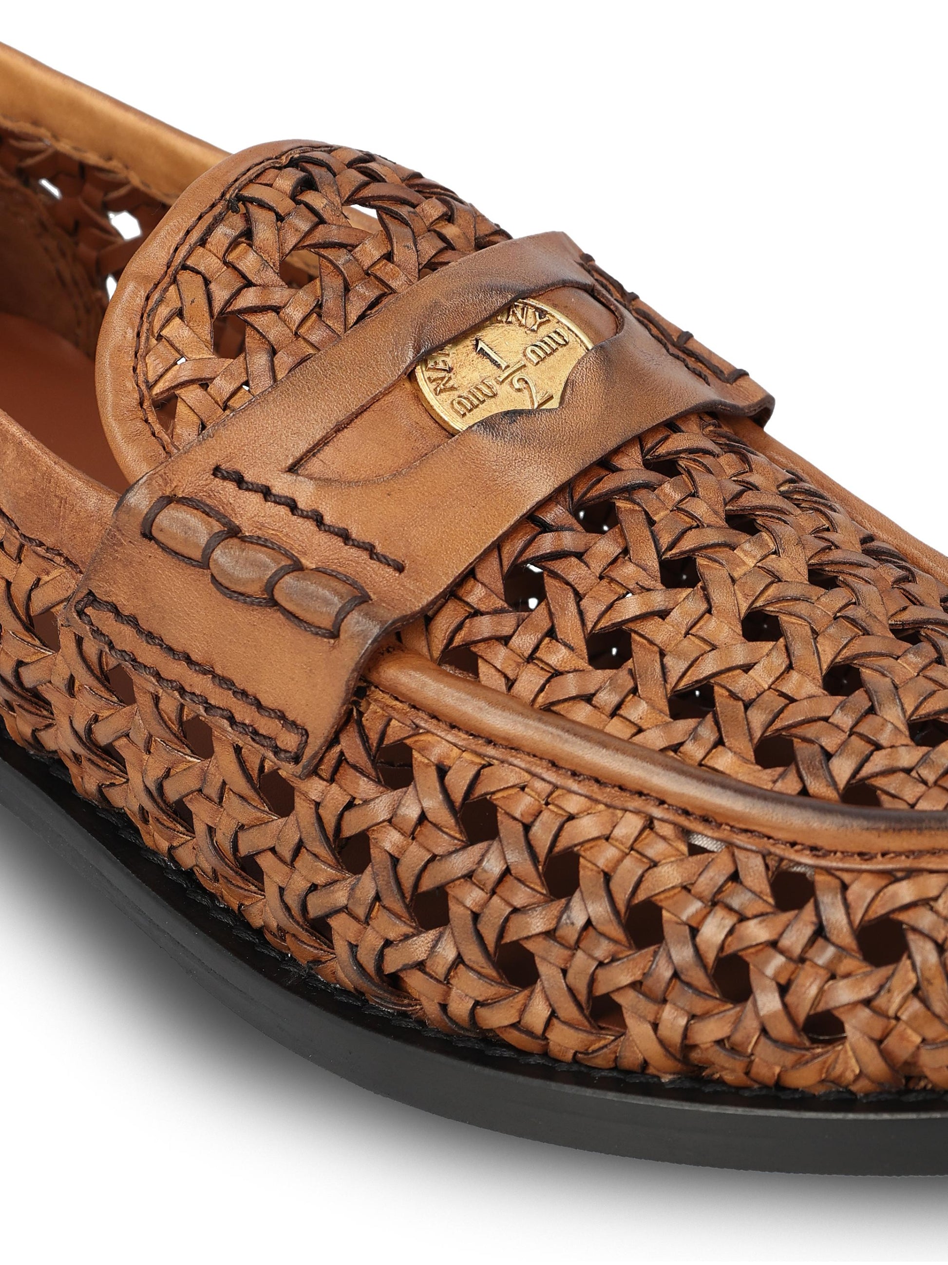Mocassini realizzati in pelle di vitello. 5D683E 3ZN7F0046 MIU MIU 