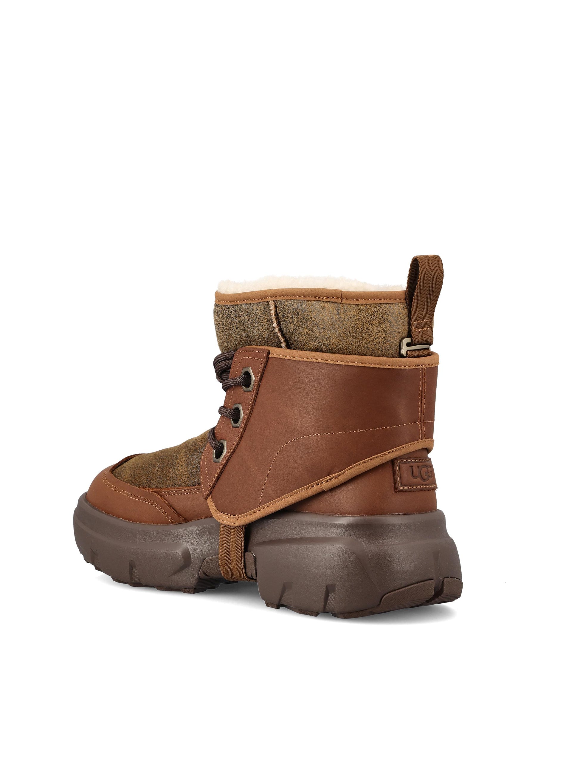 Stivali realizzati in montone. 1171351 CHE UGG 