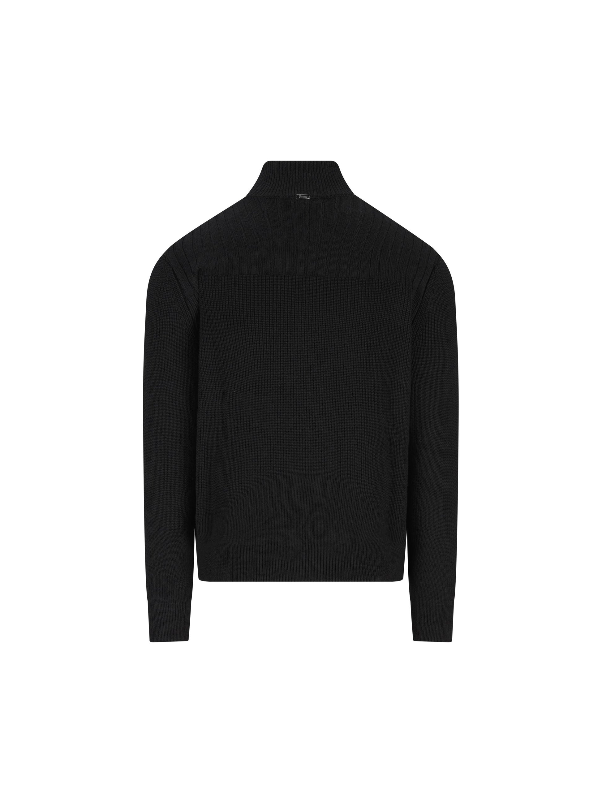 Cardigan realizzato in lana e poliammide. MP000126U 700619300 HERNO 