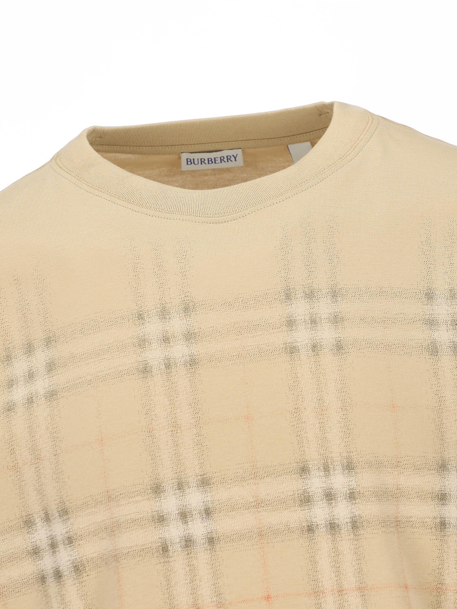 T-Shirt realizzata in cotone. 8119022 B9368 BURBERRY 