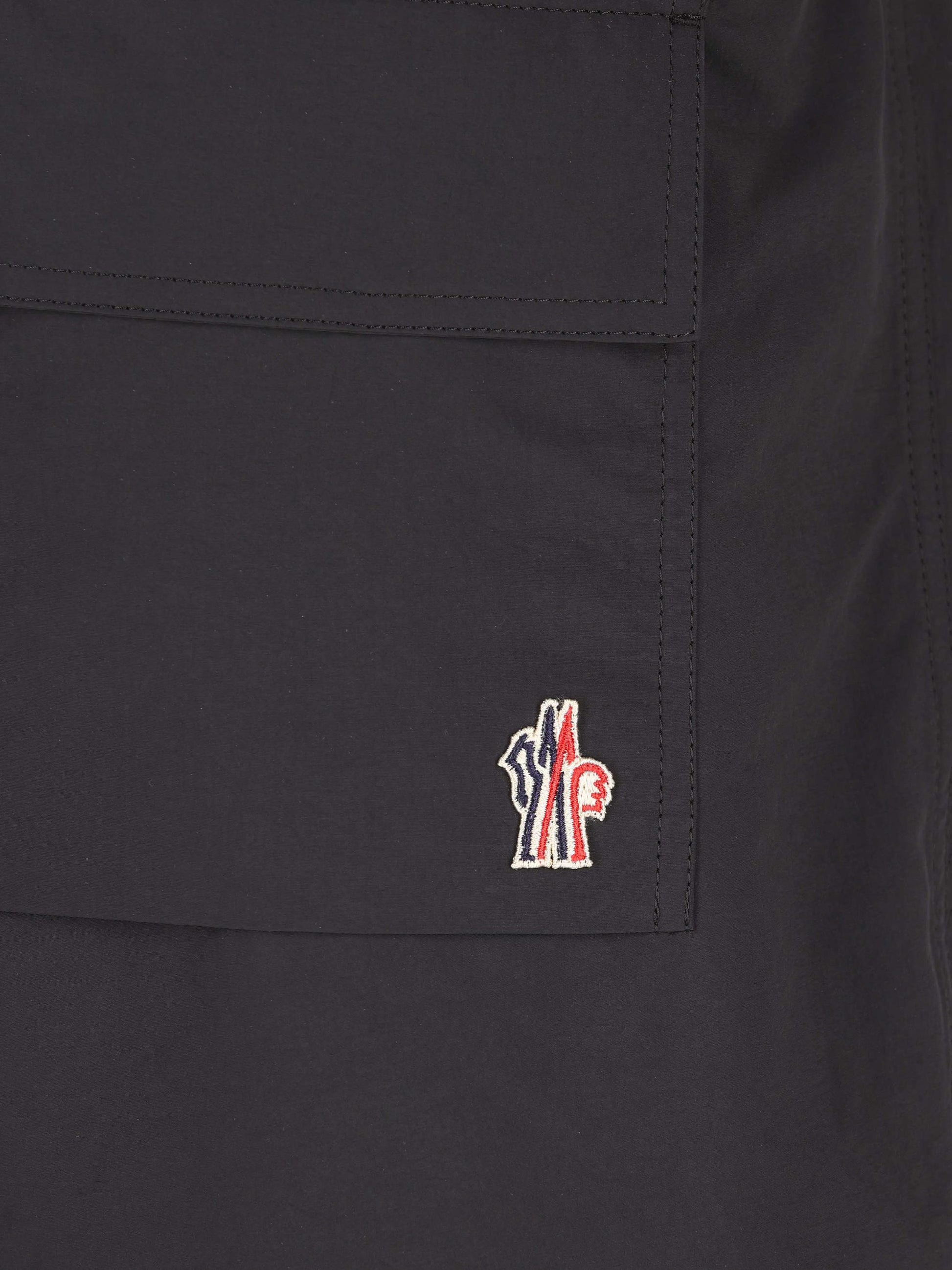 Shorts realizzati in poliestere. M2B00003 597SL999 MONCLER GRENOBLE 