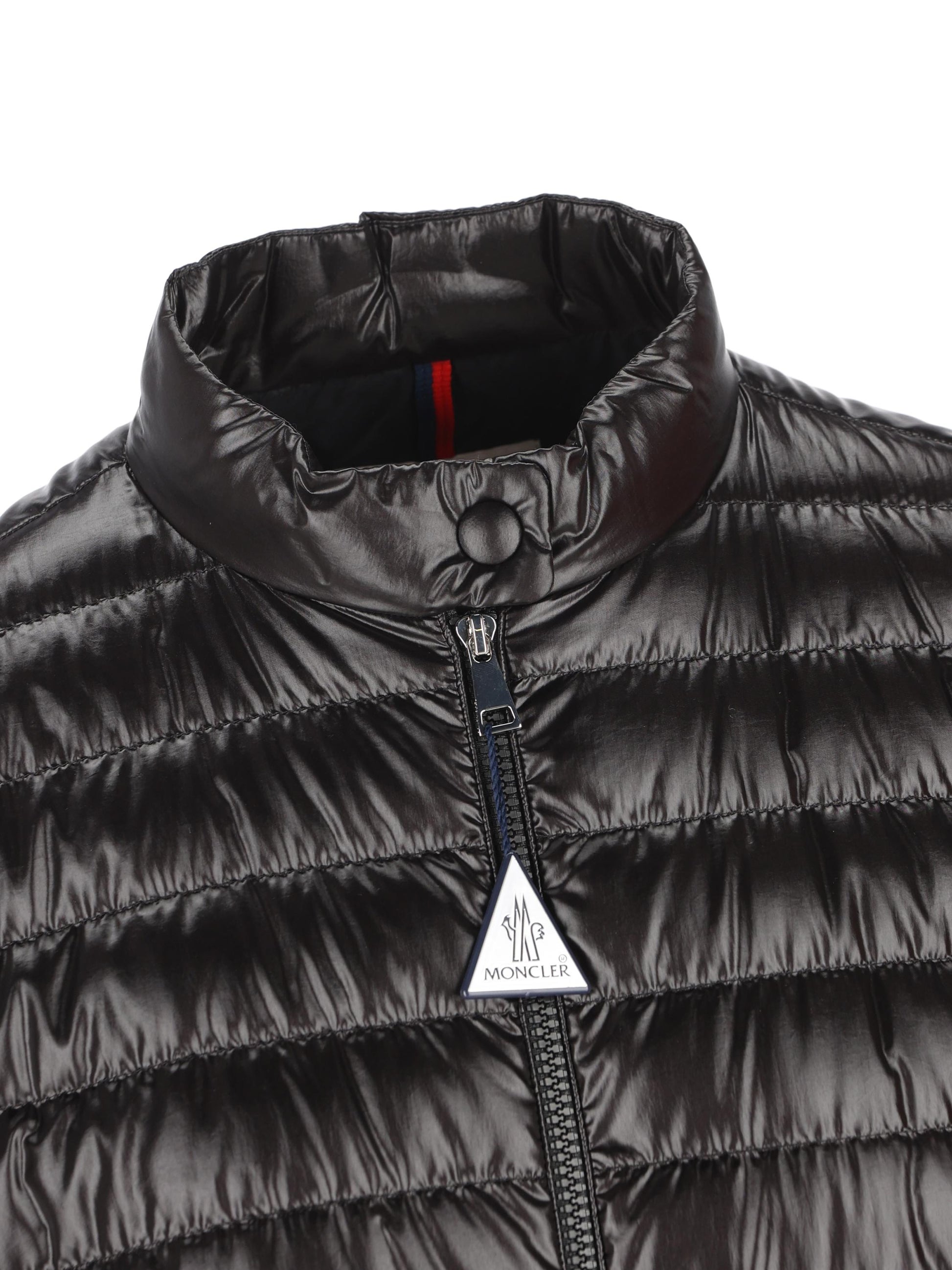 Piumino realizzato in poliammide. W1A00099 597QN999 MONCLER 