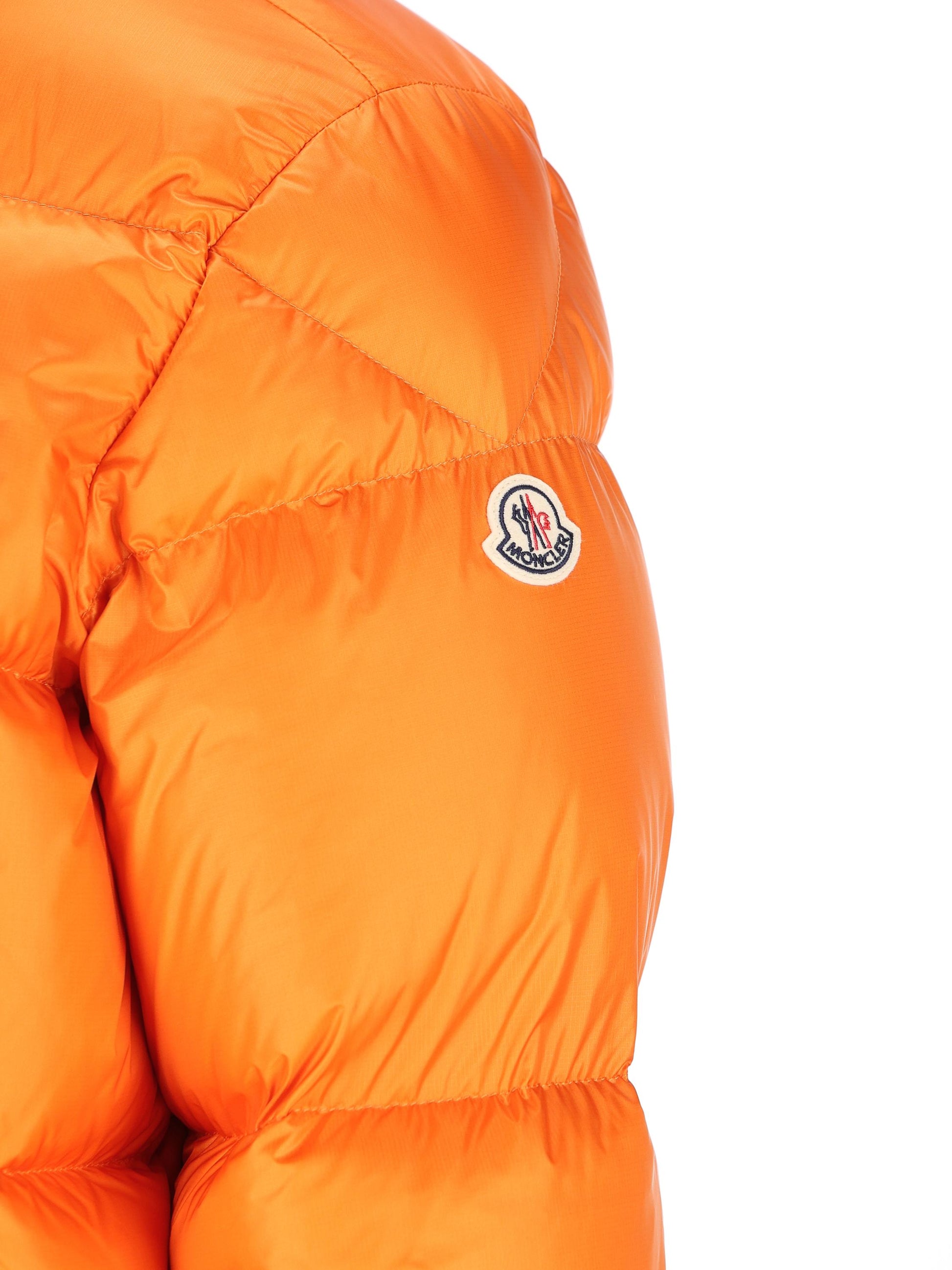 Piumino realizzato in poliammide. M1A00237 597XQ330 MONCLER 