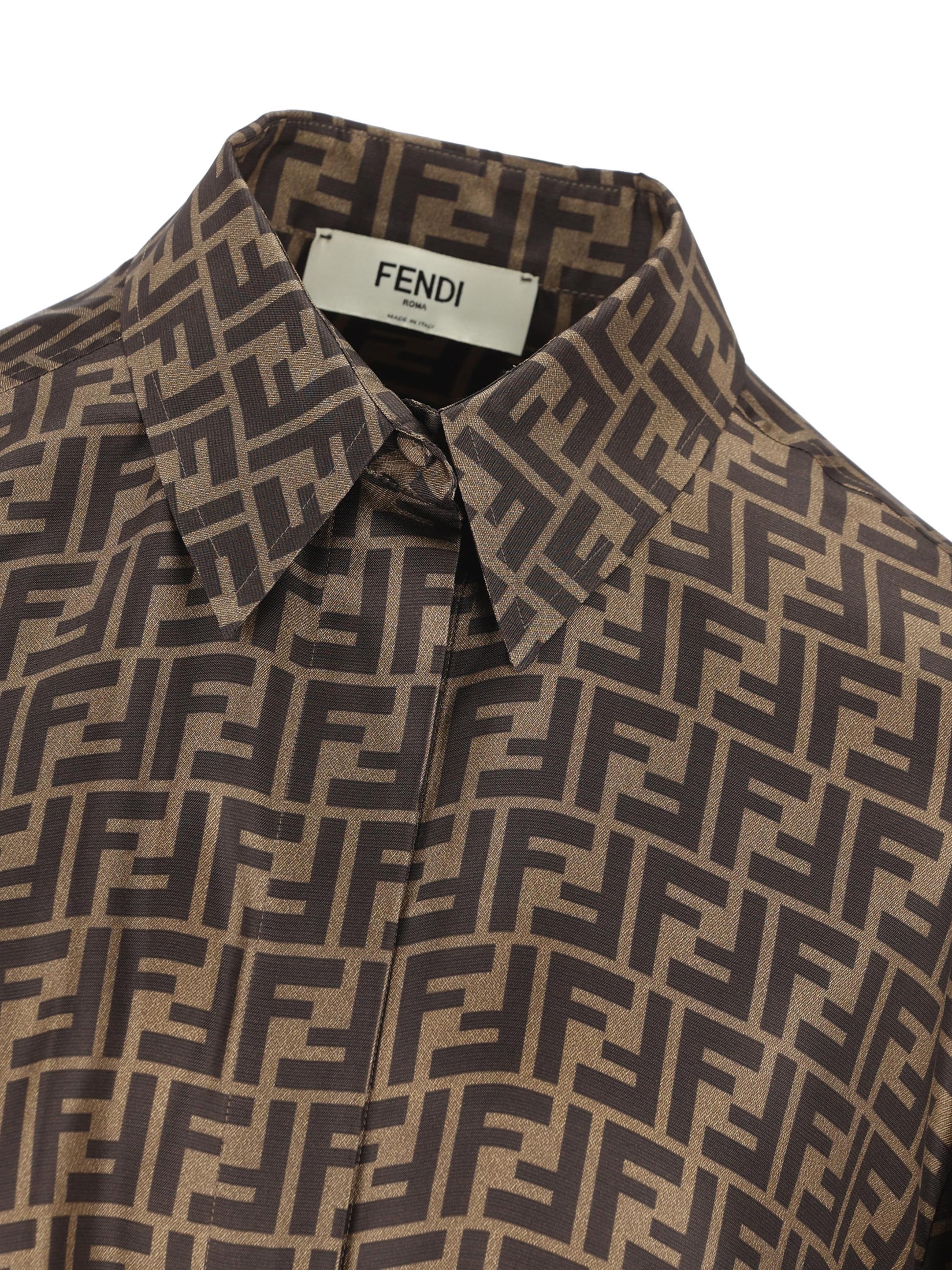 Camicia realizzata in seta. FS8107 A8G3F118W FENDI 