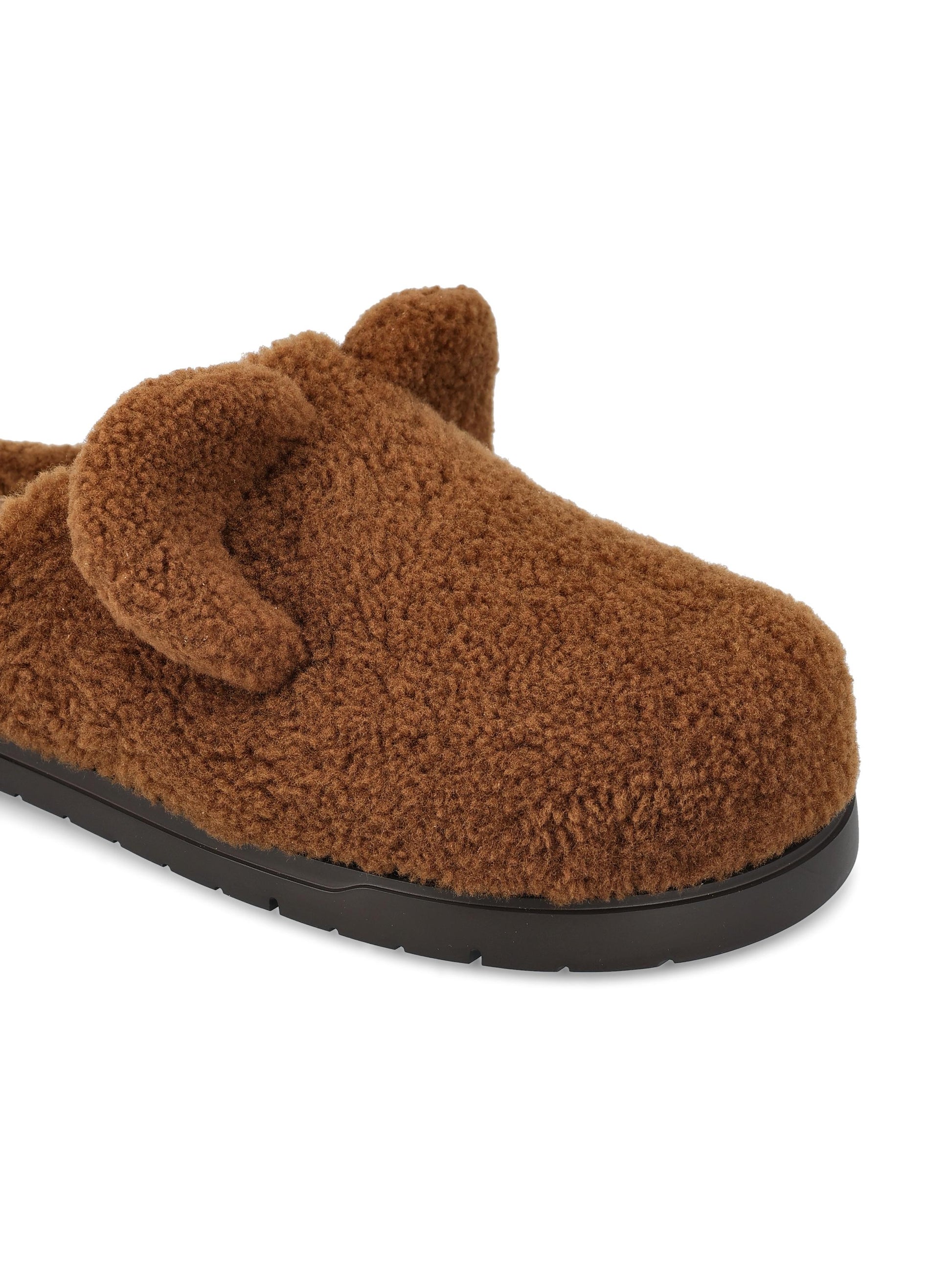 Sabot realizzate in montone. 7D1716 PCYF1GR1 FENDI 