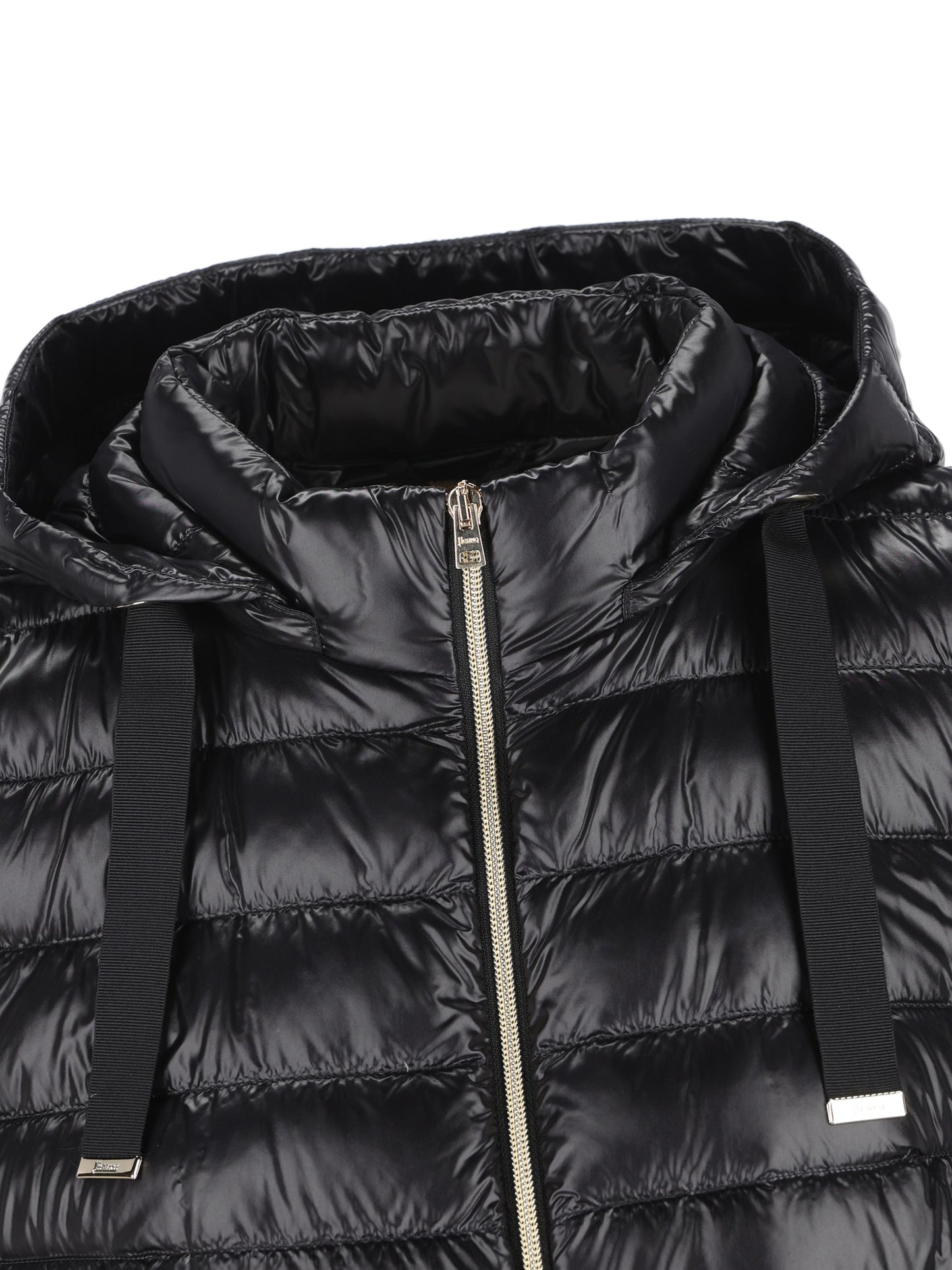 Smanicato realizzato in nylon. PI002217D 12017Z9300 HERNO 