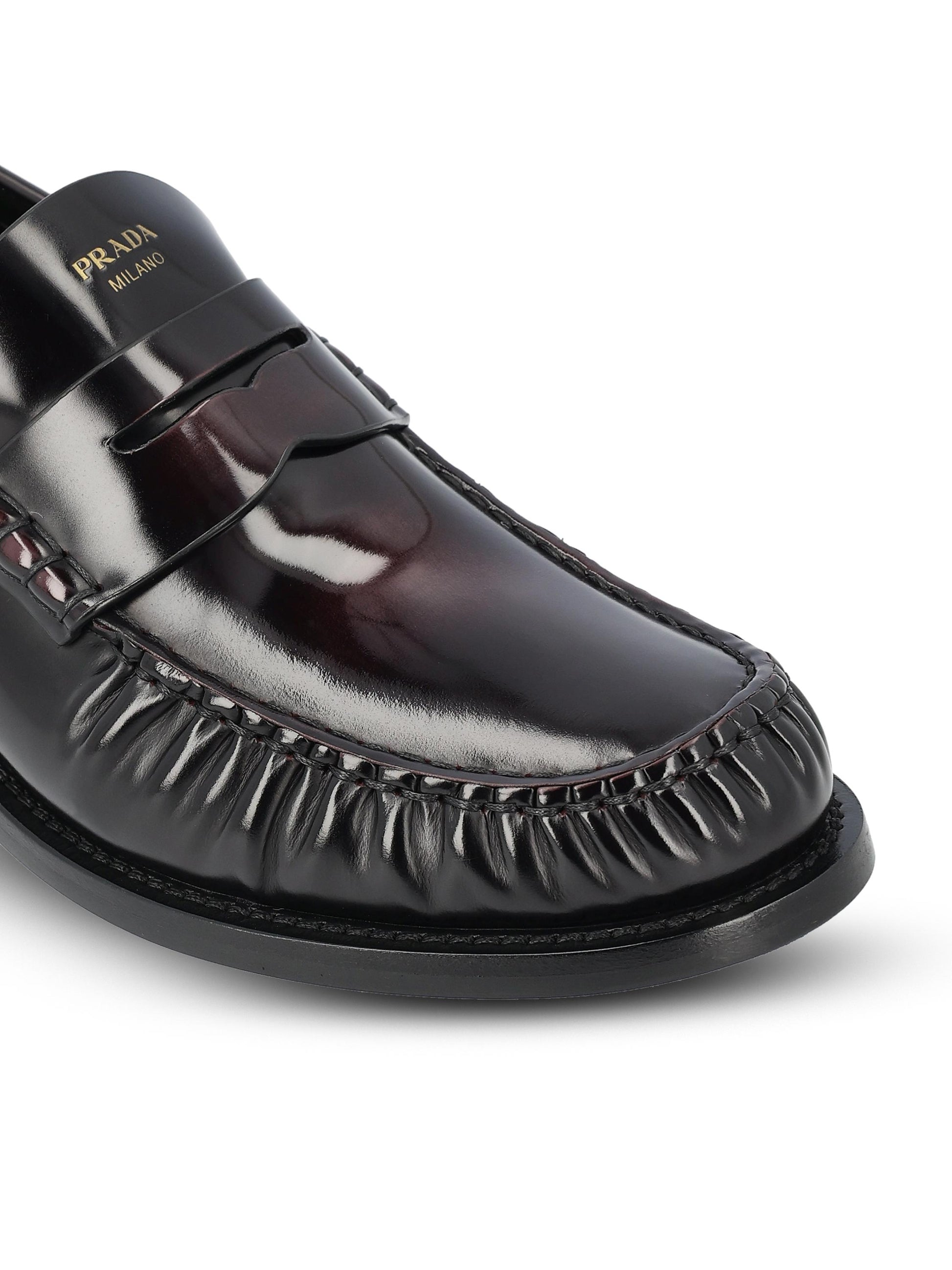 Mocassini realizzati in pelle spazzolata. 1D199O P39F0397 PRADA 