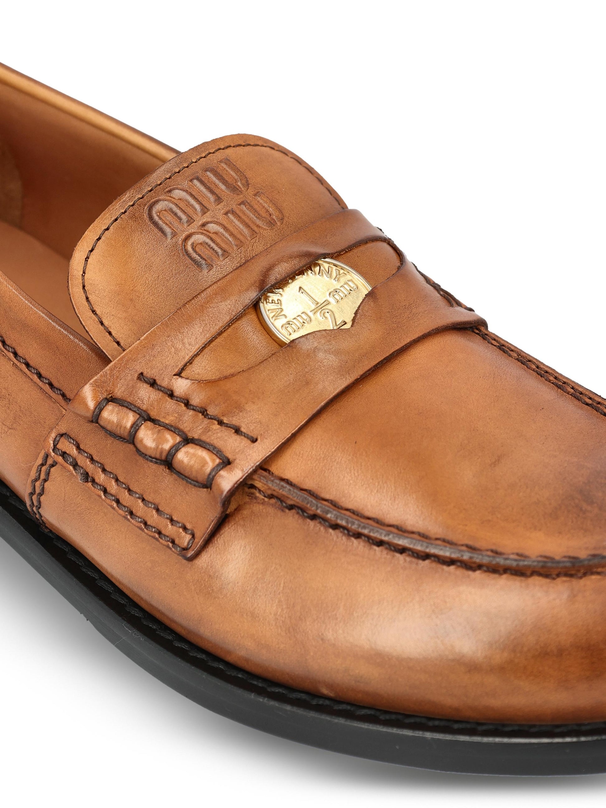 Mocassini realizzati in pelle di vitello. 5D773D 537F0046 MIU MIU 