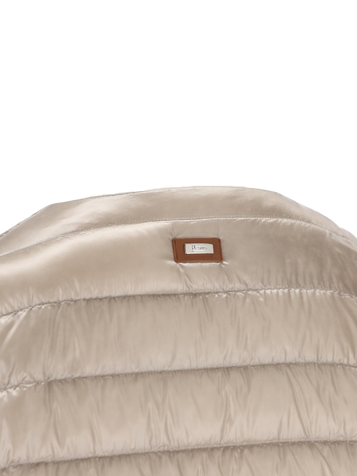 Piumino realizzato in poliammide. PI002196D 12017Z1985 HERNO 