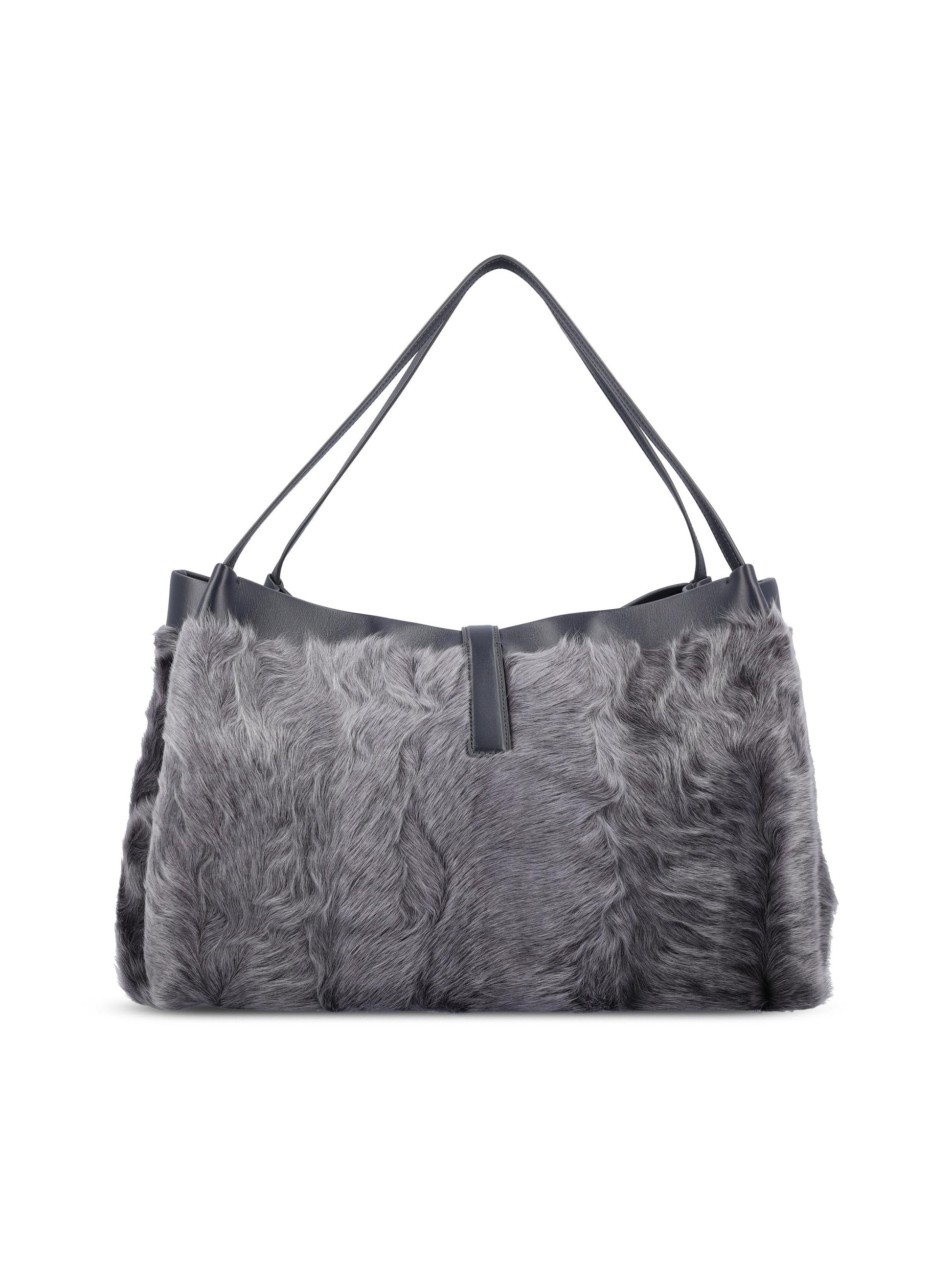 Tote bag realizzata in shearling di capretto e vitello. 21A437 787988002 SALVATORE FERRAGAMO 