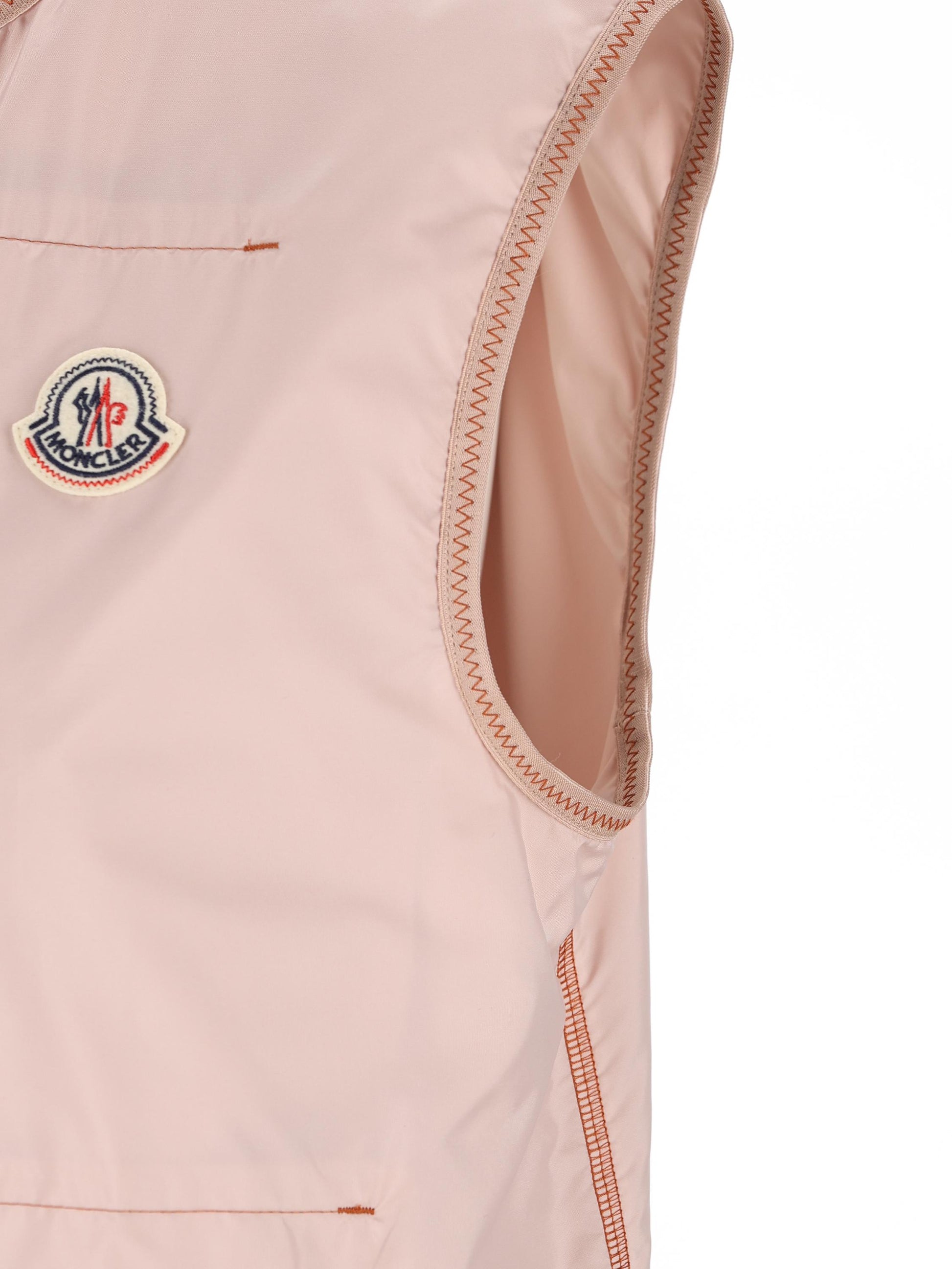 Gilet realizzato in poliammide. W1A00150 53A5E50H MONCLER 