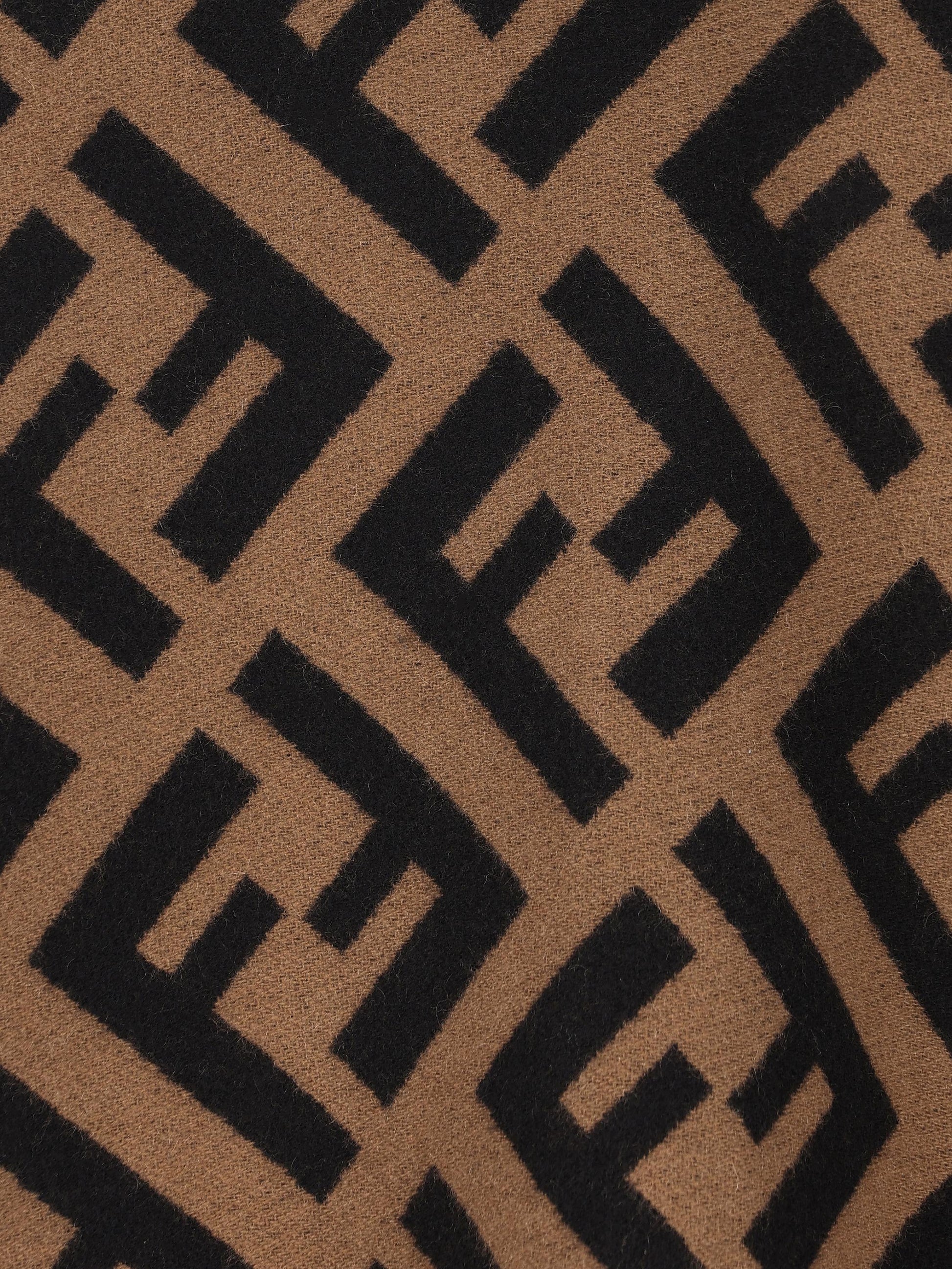 Poncho realizzato in cashmere. FXX711 AEOSF0QE1 FENDI 