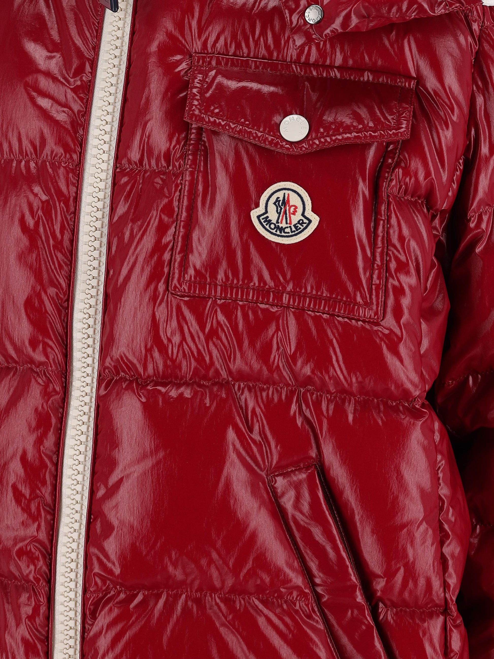 Giacca realizzata in poliammide. W1A00094 597EU470 MONCLER 