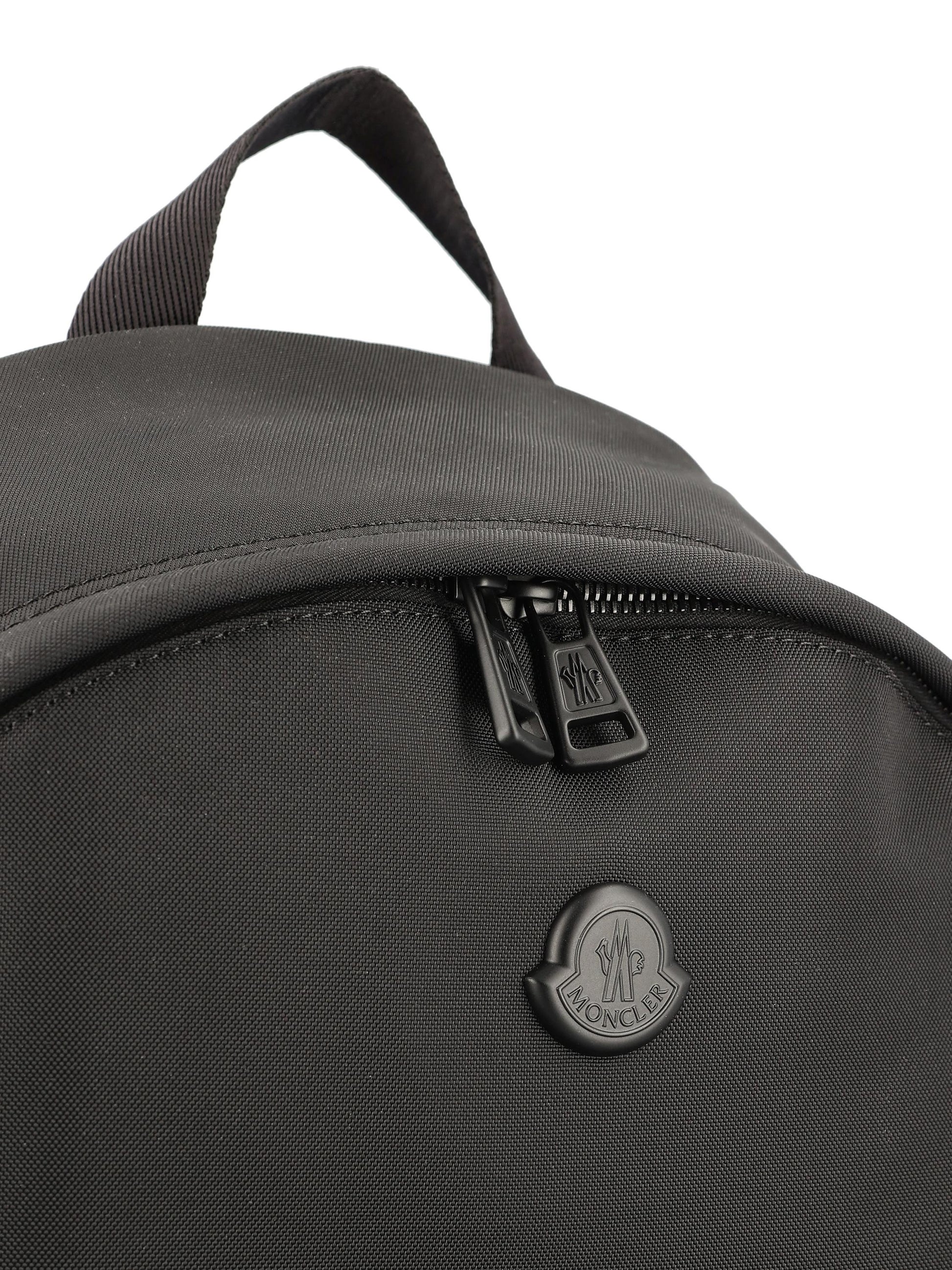 Zaino in nylon idrorepellente. M5A00009 M7755999 MONCLER 