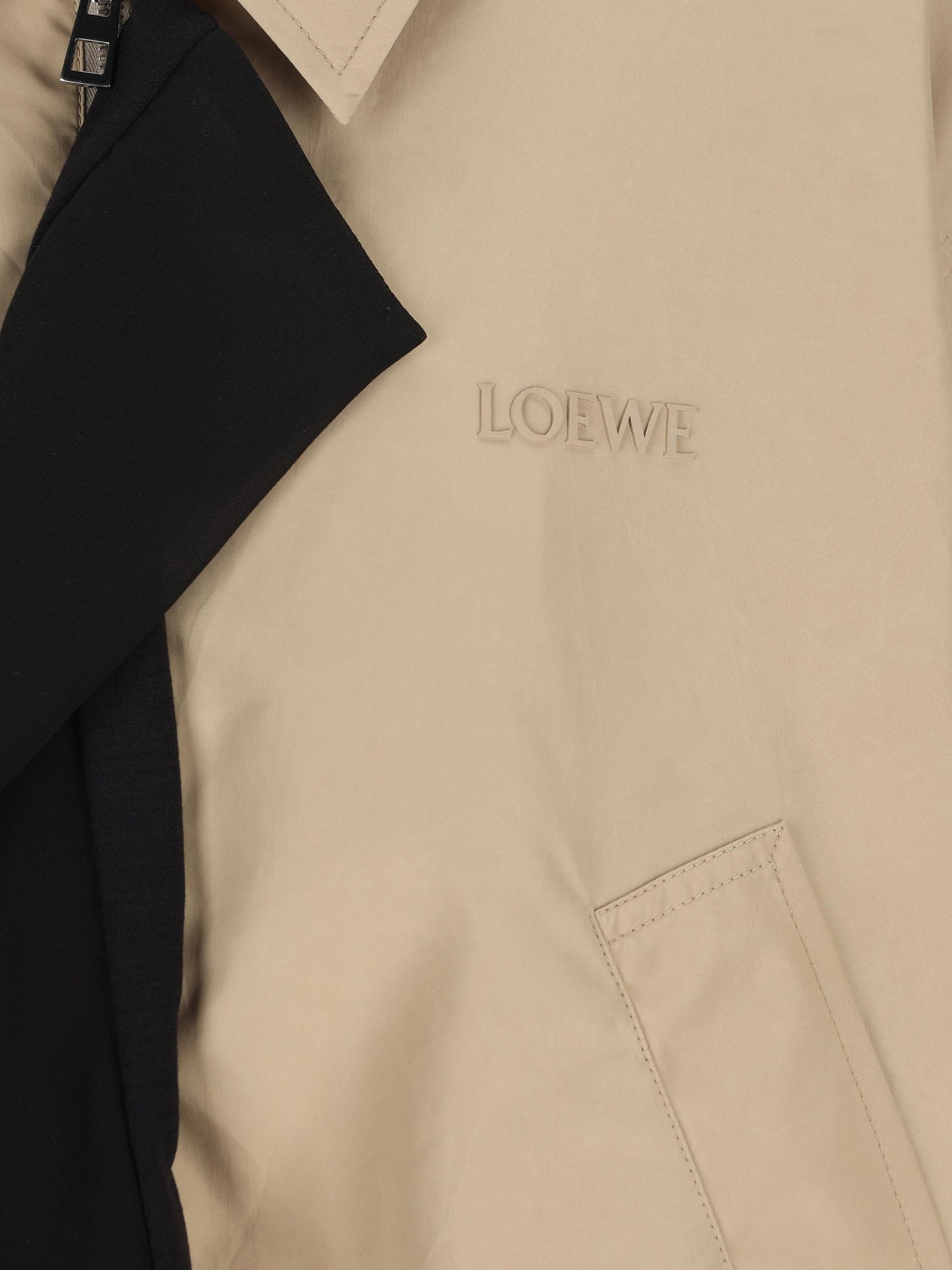 Giacca realizzata in poliestere. S540Y02XD3 2200 LOEWE 