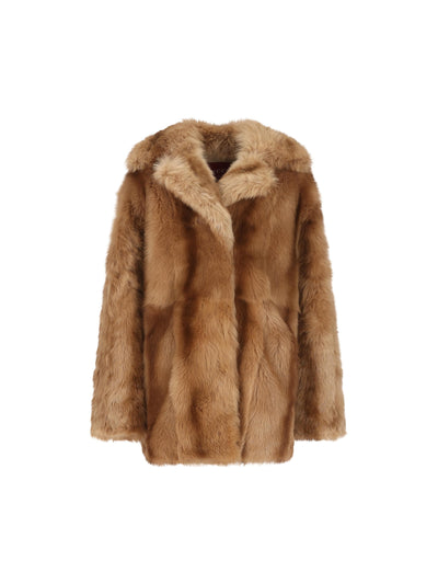 Giacca realizzata in pelliccia di agnello. 847647 XSAHR2078 GUCCI 