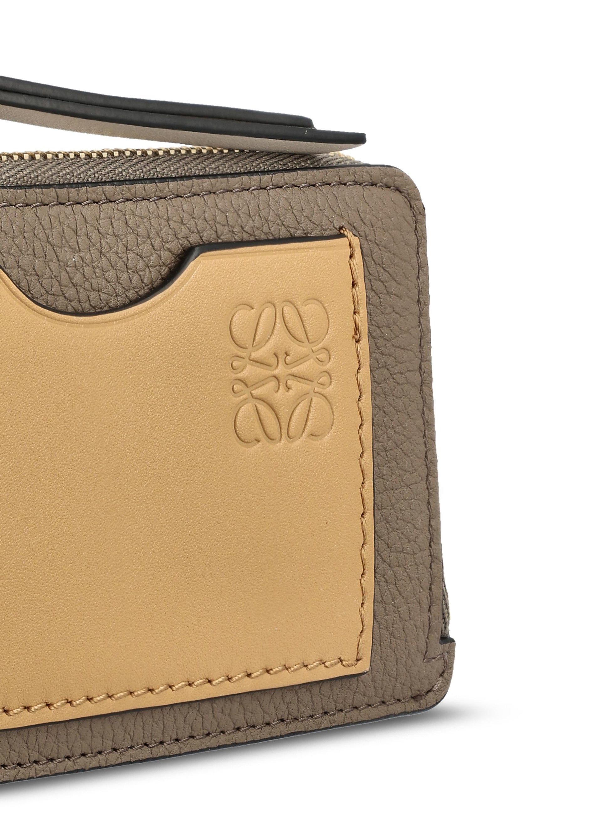 Portacarte con portamonete in morbida pelle di vitello. C660Z40X07 3589 LOEWE 