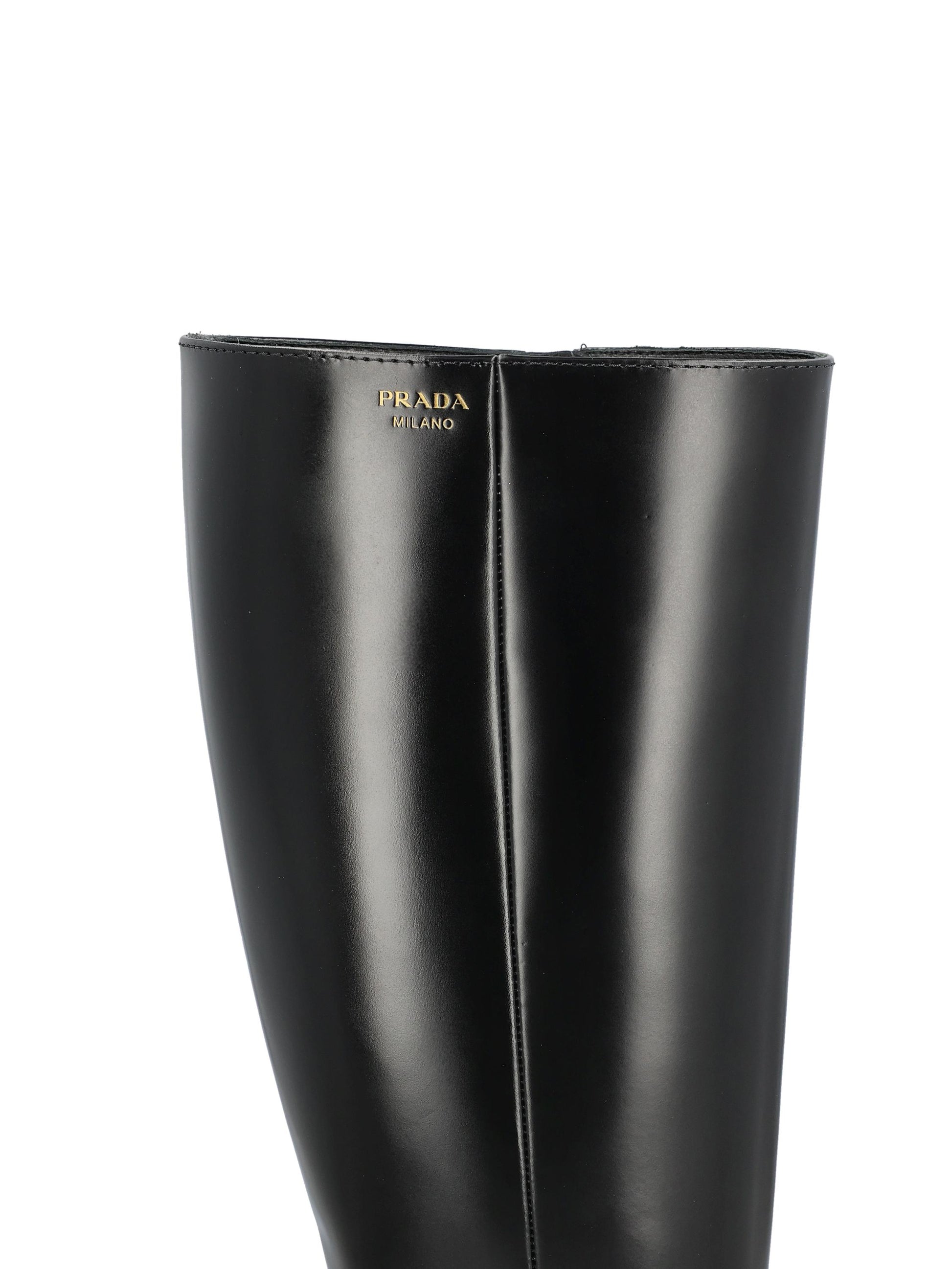 Stivali realizzati in pelle di vitello. 1W201O P39F0002 PRADA 