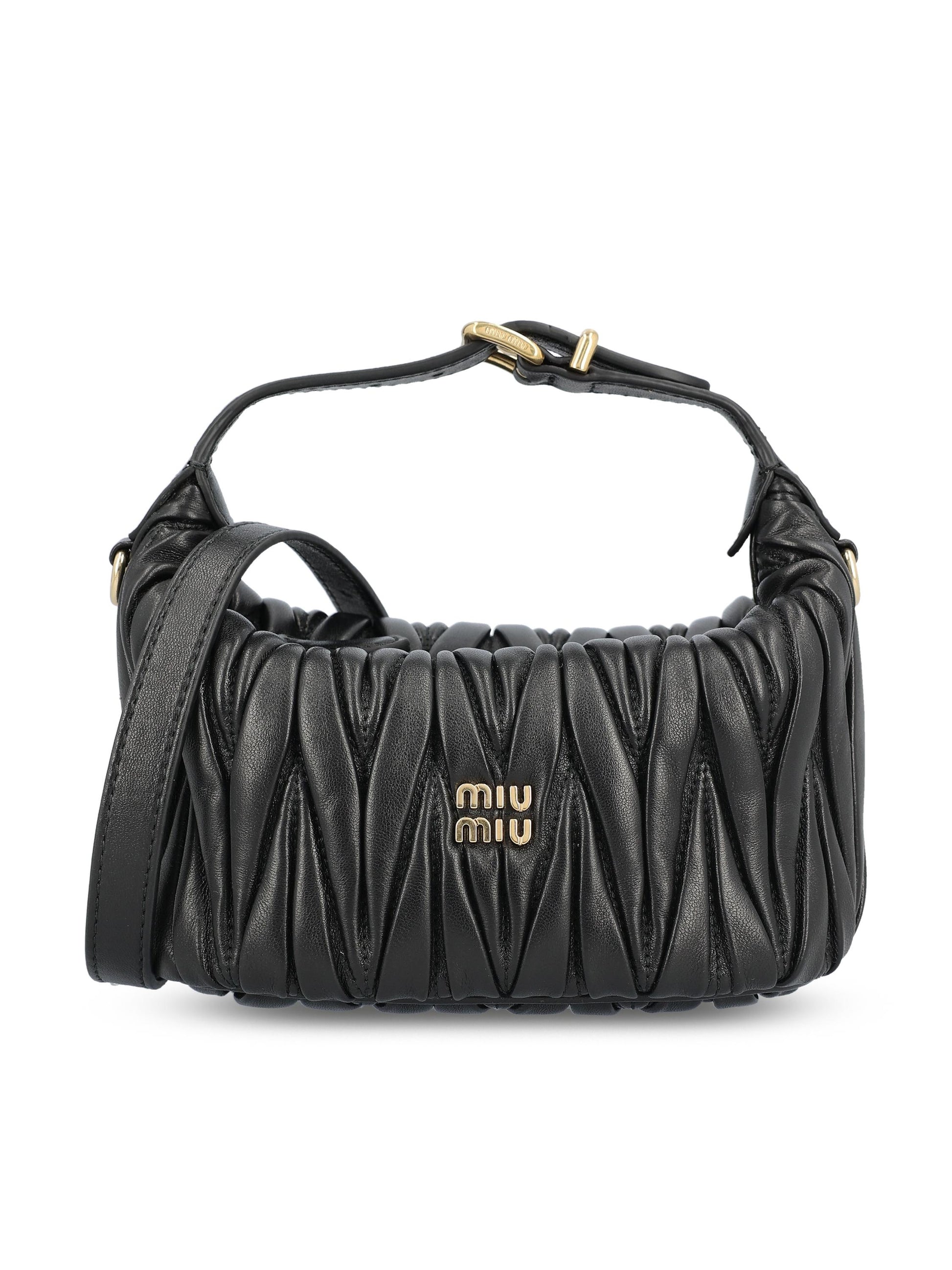 Pouch realizzata in pelle di agnello. 5BP100 AN88F0002 MIU MIU 