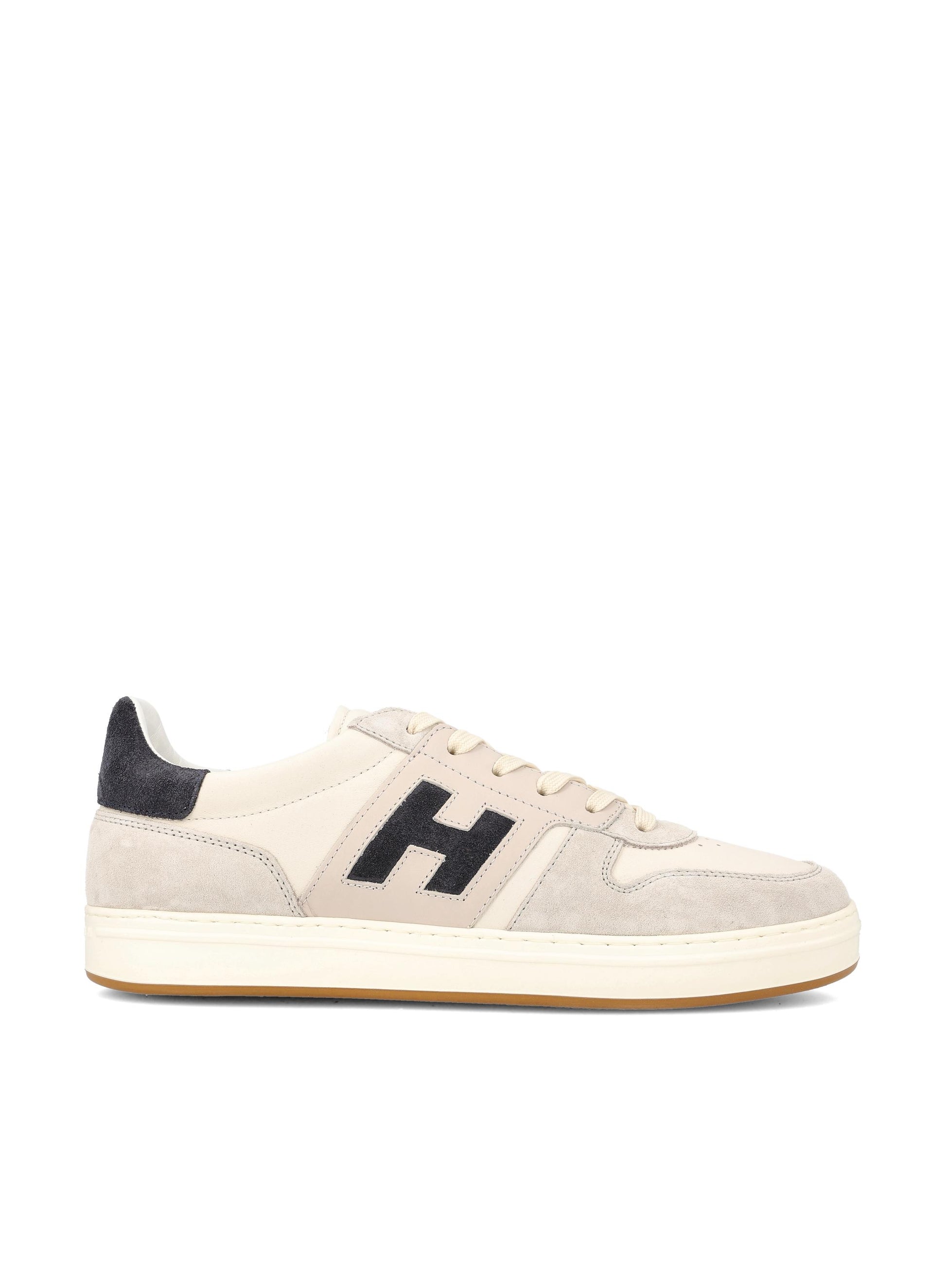 Sneakers realizzate in pelle scamosciata. HXM6680FZ00UHC 687N HOGAN 