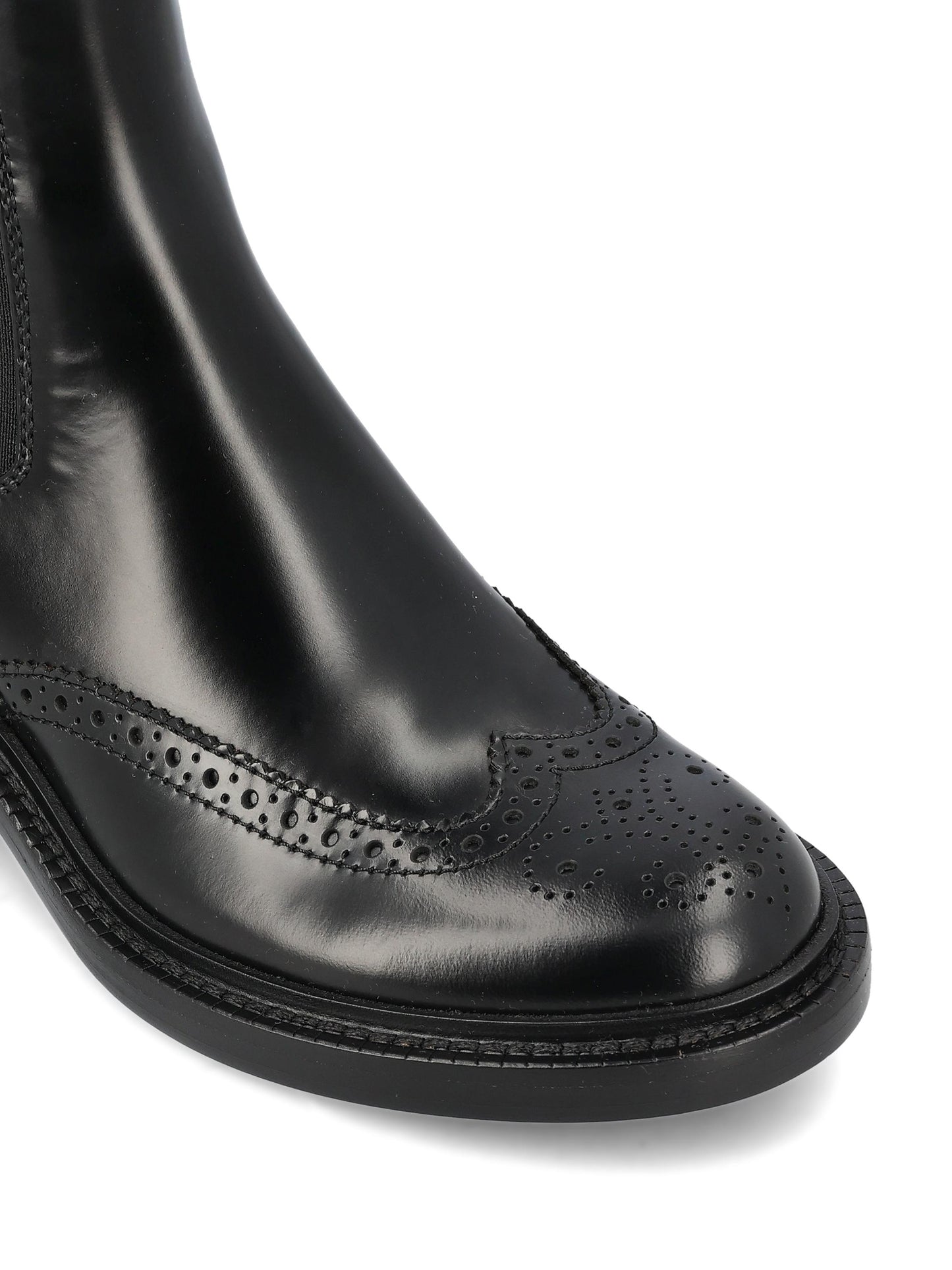 Stivali realizzati in pelle liscia. 841133 AAE8L1000 SAINT LAURENT 