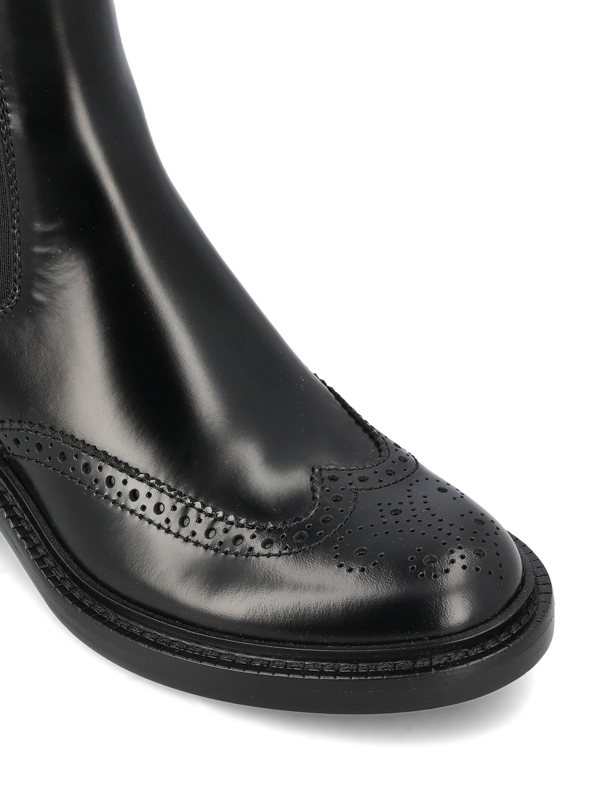 Stivali realizzati in pelle liscia. 841133 AAE8L1000 SAINT LAURENT 