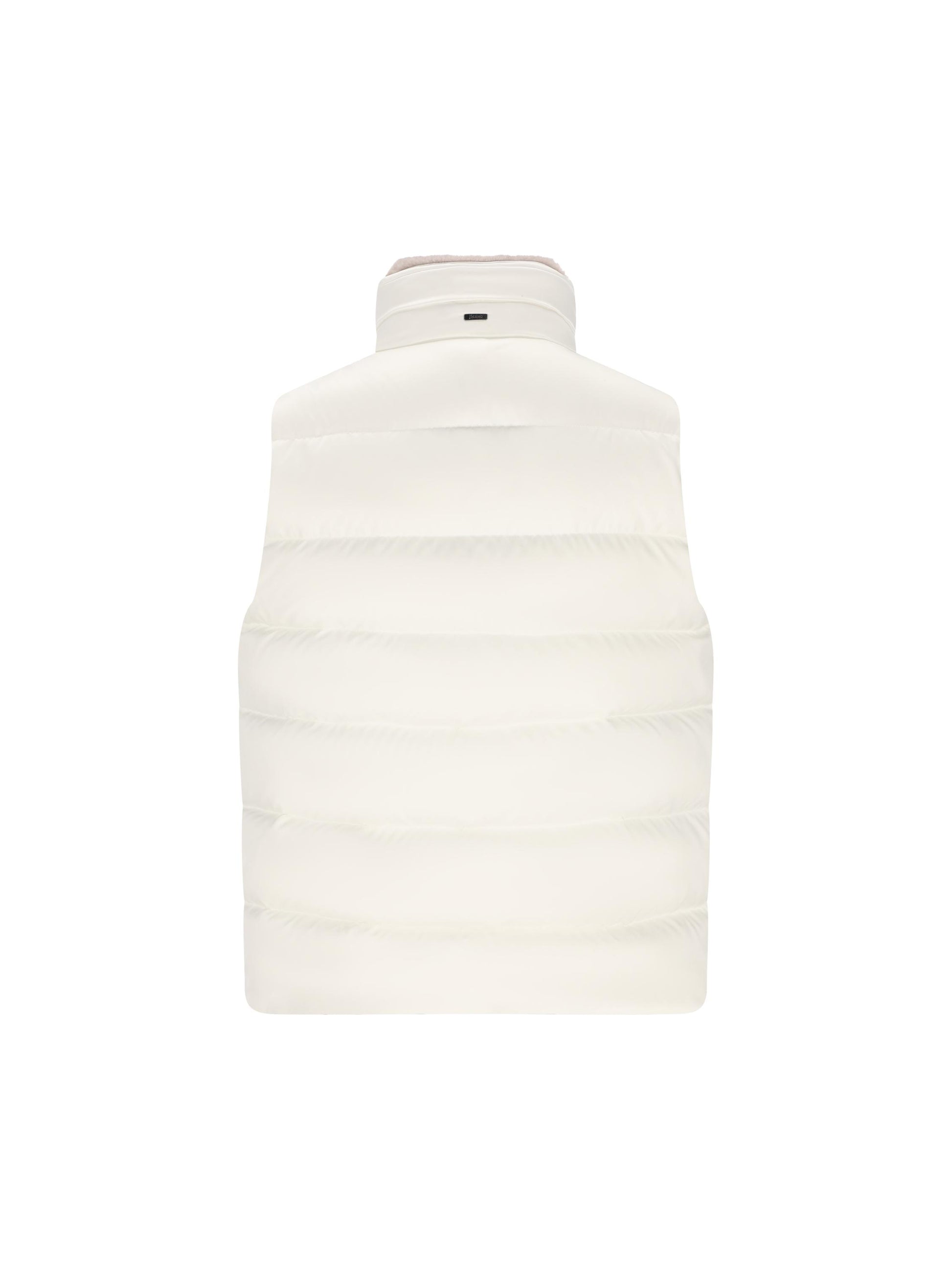 Gilet realizzato in poliestere. PI001267U 12414Z1000 HERNO 