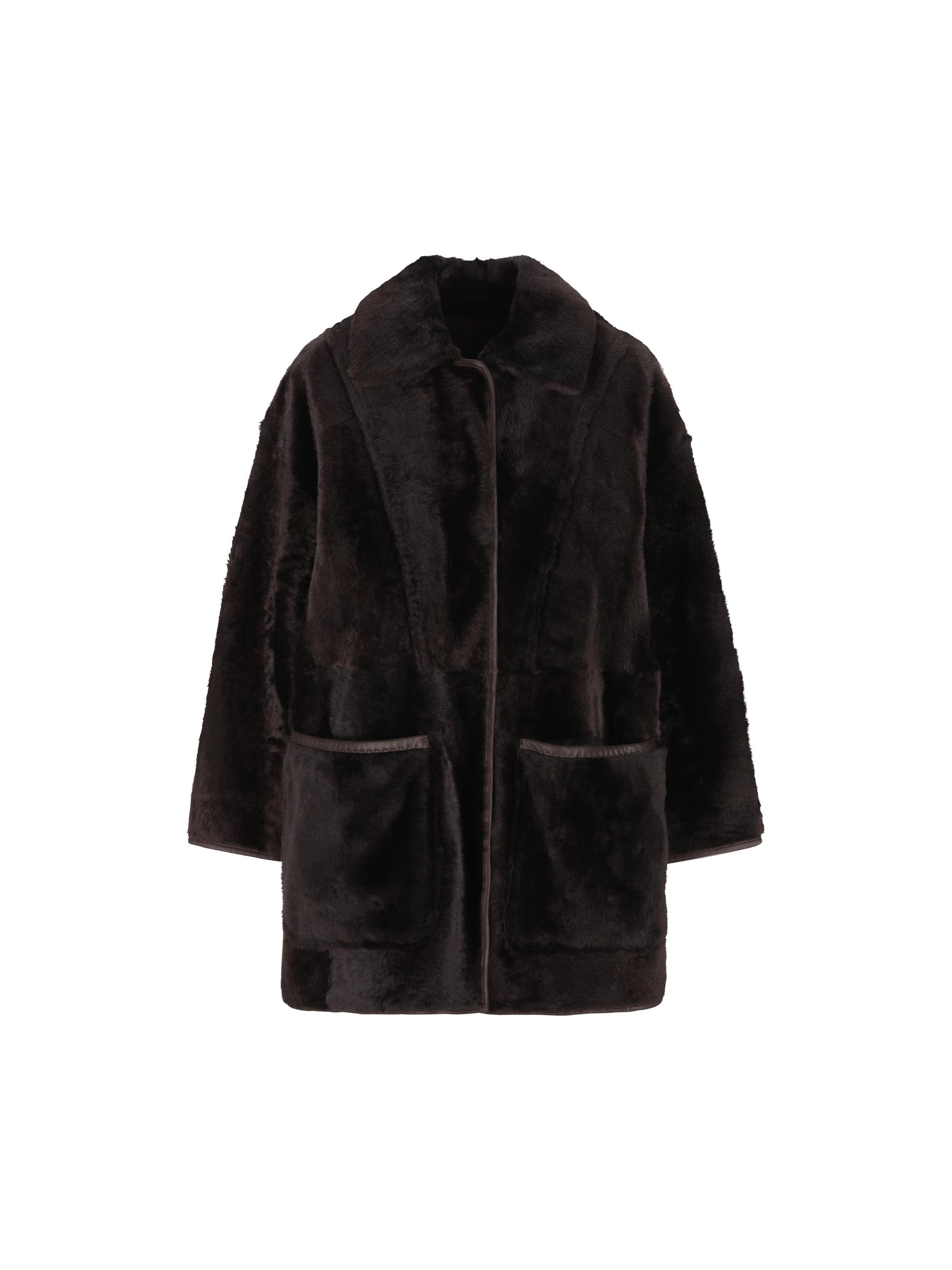 Cappotto realizzato in montone. 2521416015600 002 MAX MARA - ATELIER 