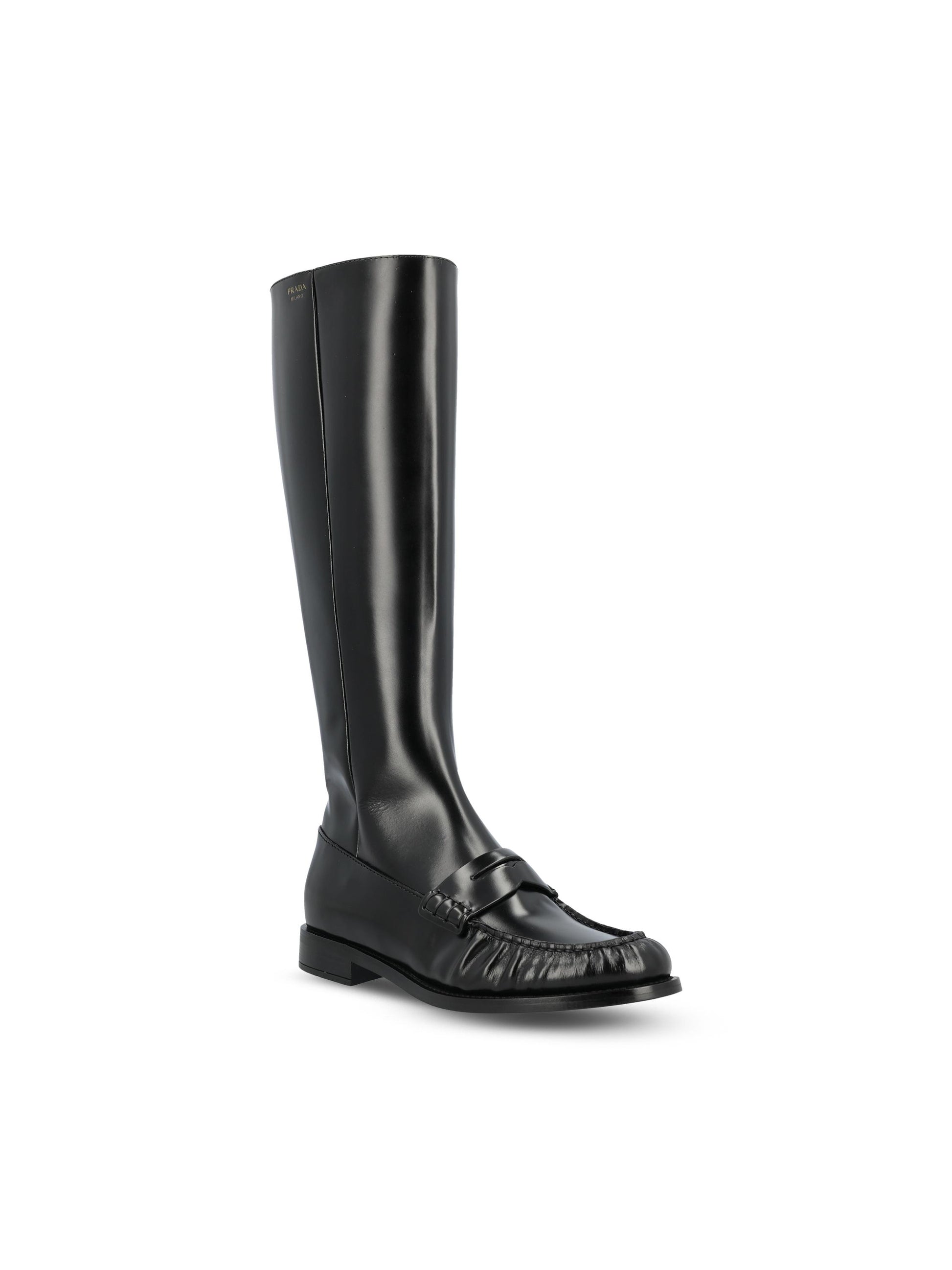 Stivali realizzati in pelle di vitello. 1W201O P39F0002 PRADA 