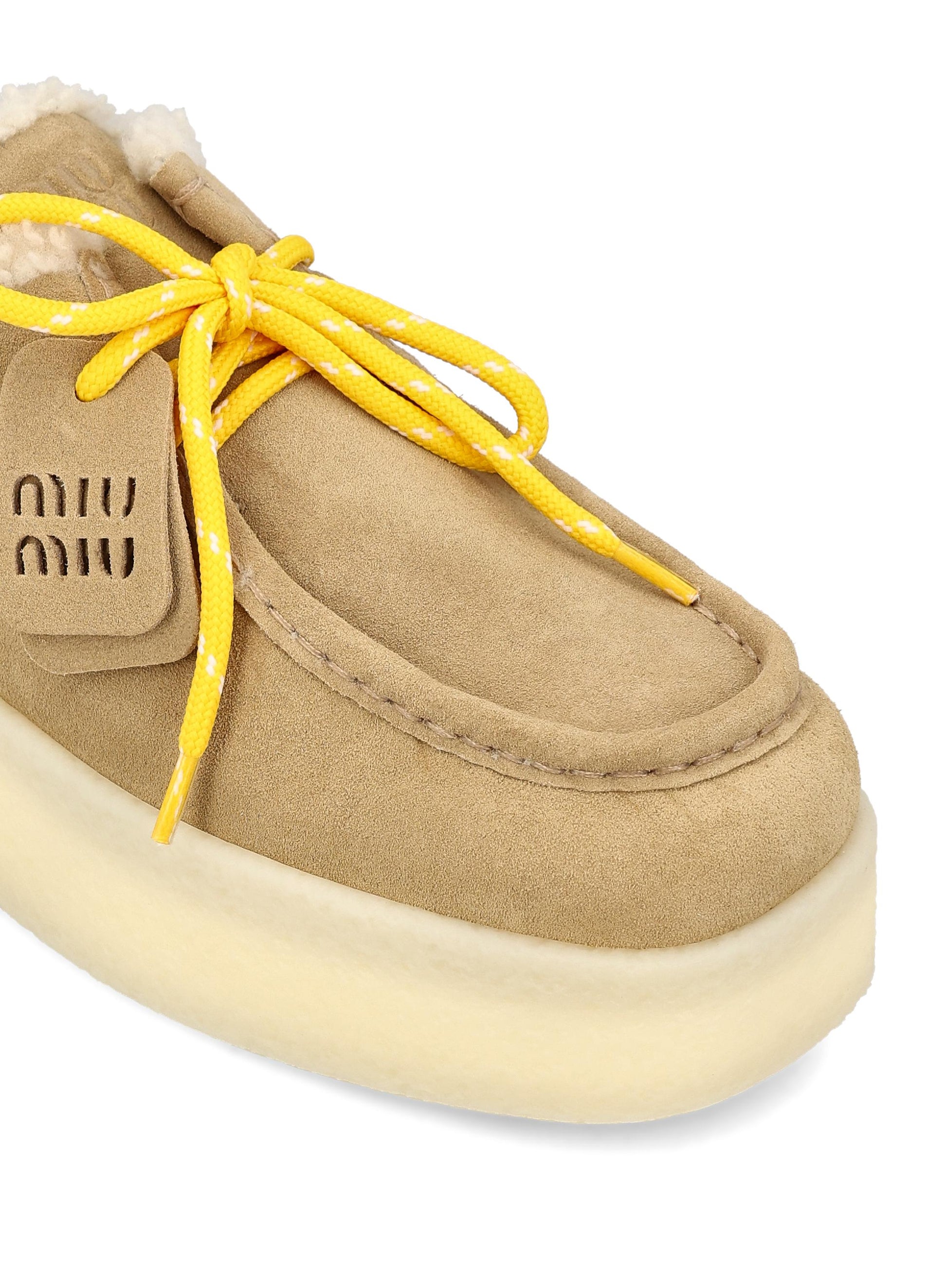 Sabot realizzati in pelle scamosciata. 5R536E X0OF0379 MIU MIU 