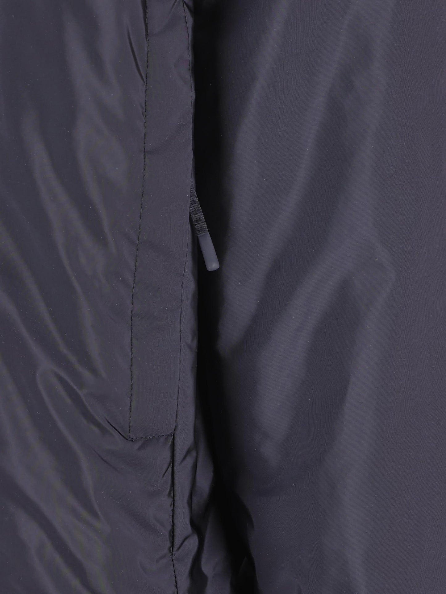 Giacca realizzata in poliammide. M1A00013 539ZD778 MONCLER 