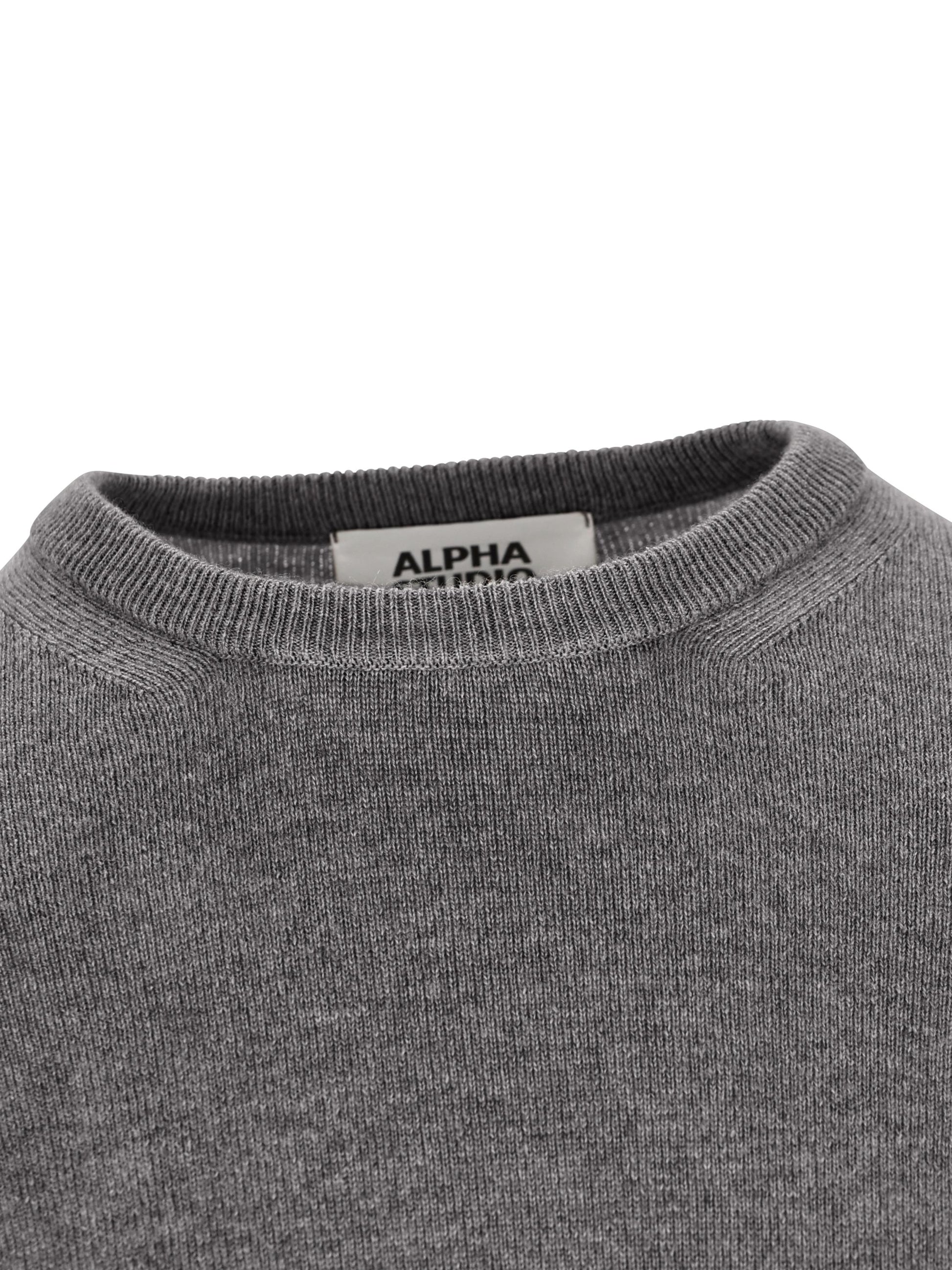 Maglione realizzato in cashmere. 3150C 1005 ALPHA STUDIO 