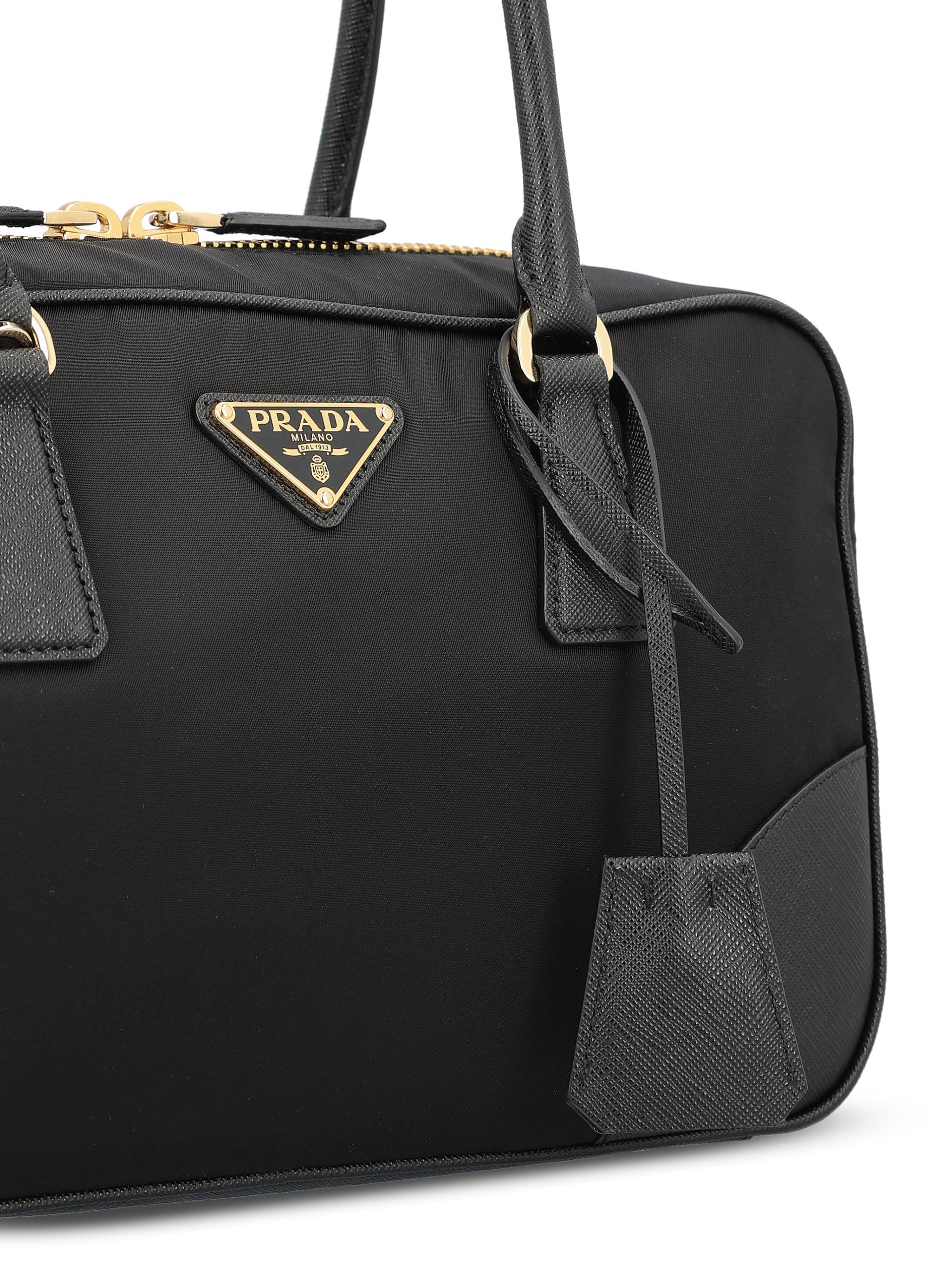 Bauletto realizzato in re-nylon e saffiano. 1BB115 R064F0002 PRADA 