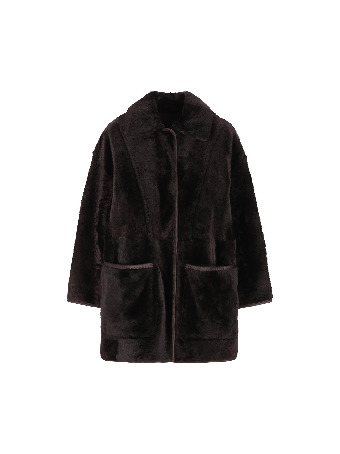 Cappotto realizzato in montone. 2521416015600 002 MAX MARA - ATELIER 