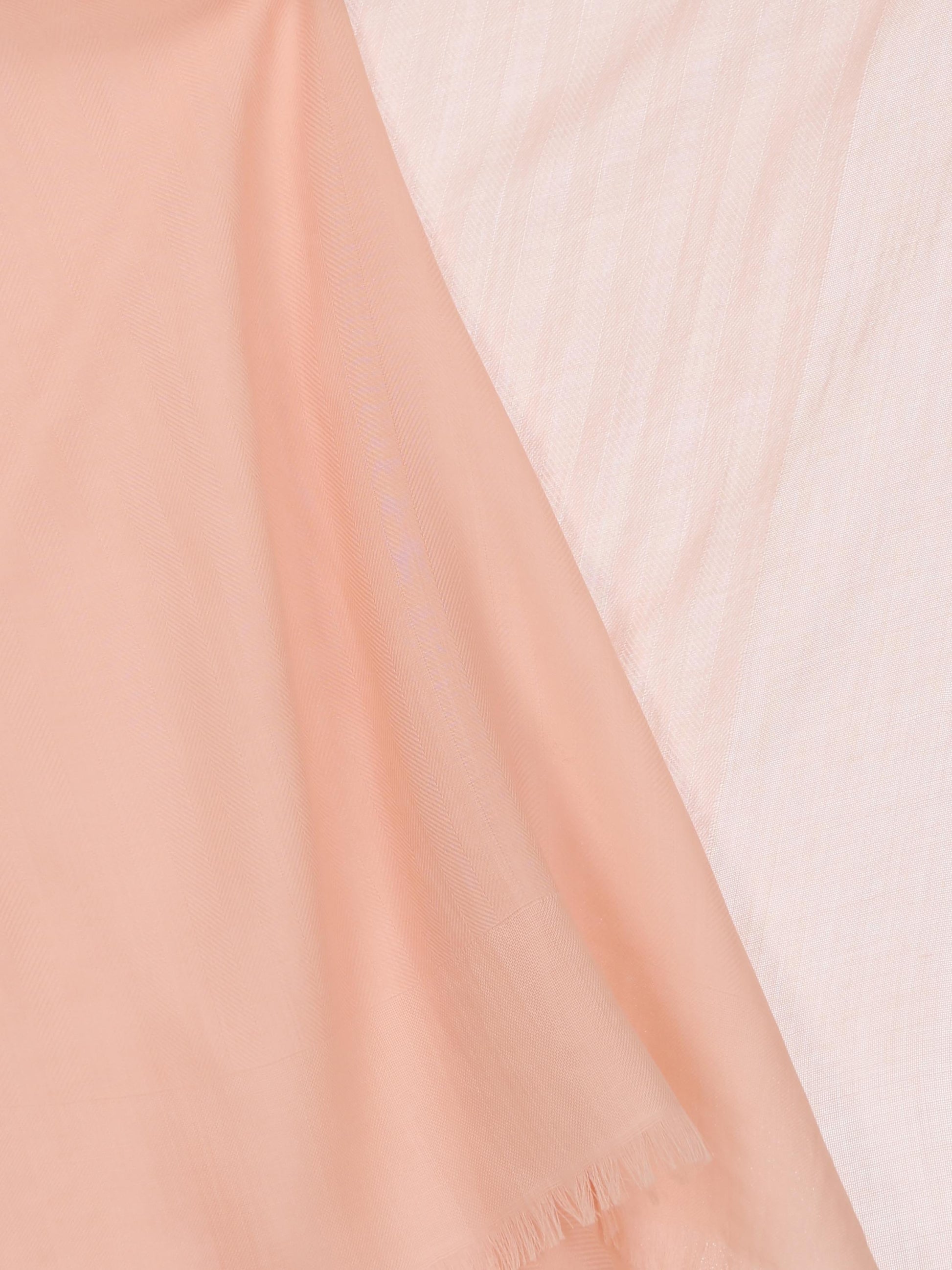 Scialle realizzato in cashmere. FAQ0071 30EJ LORO PIANA 