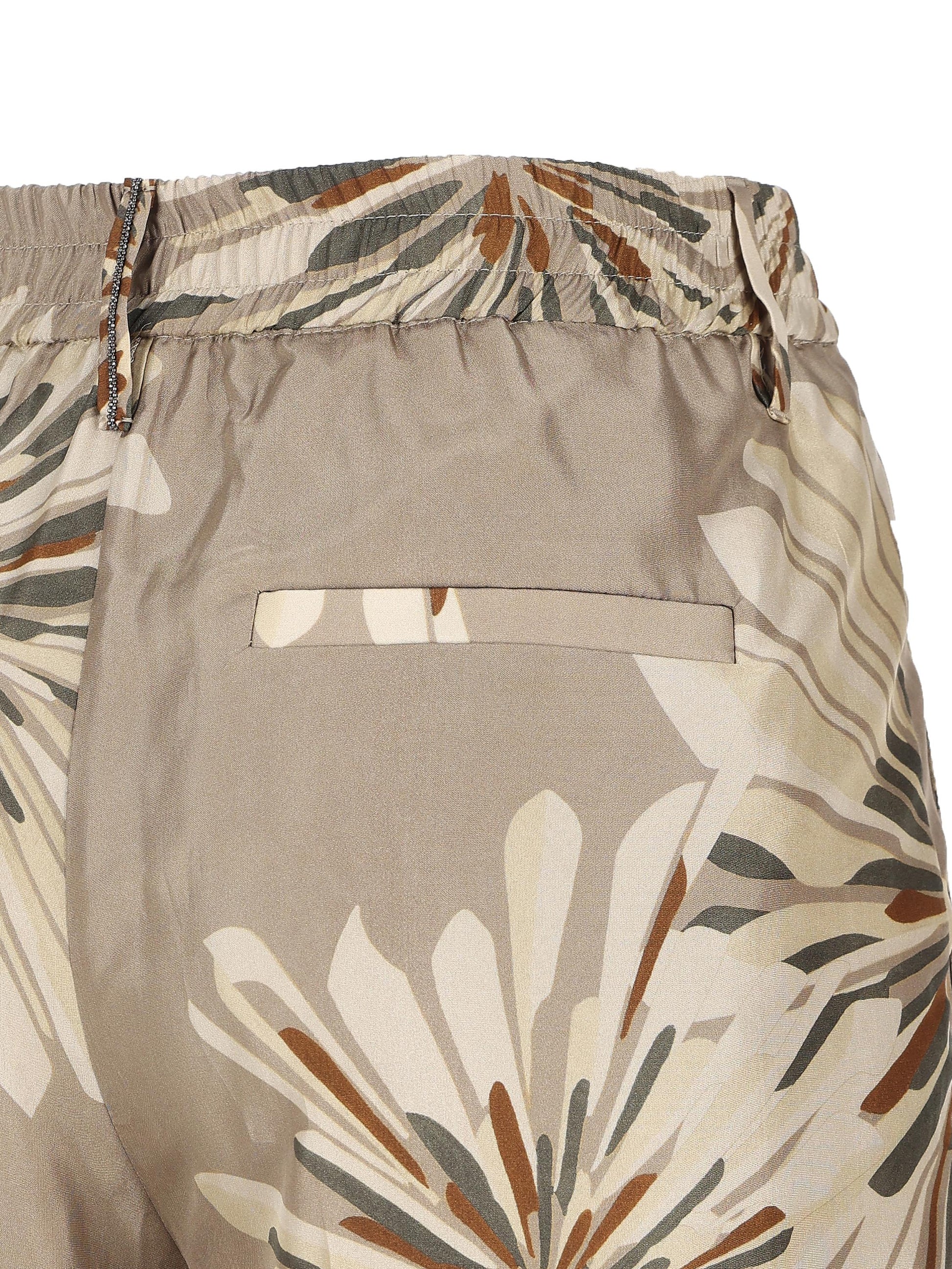 Pantaloni realizzati in seta. MQ967P9229 C009 BRUNELLO CUCINELLI 